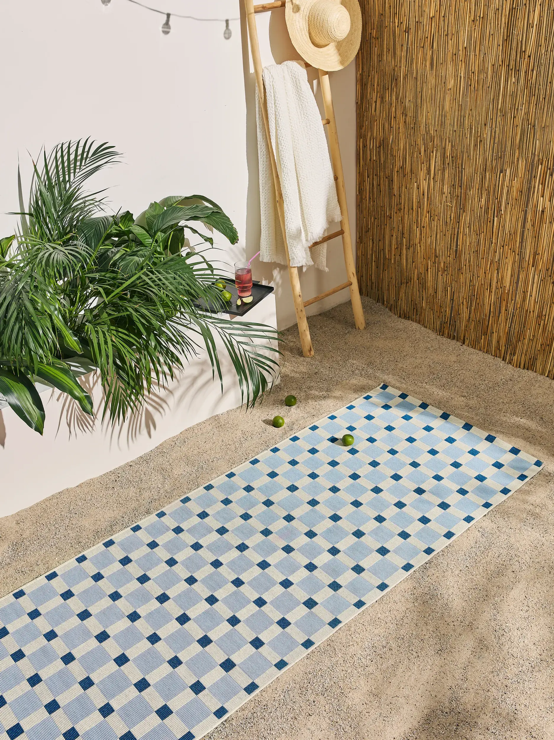 Teppich aus 76% Polypropylen, 23% Polyester, 1% Latex in Blau mit 76% Polypropylen, 23% Polyester, 1% Latex hohem Flor von benuta Pop