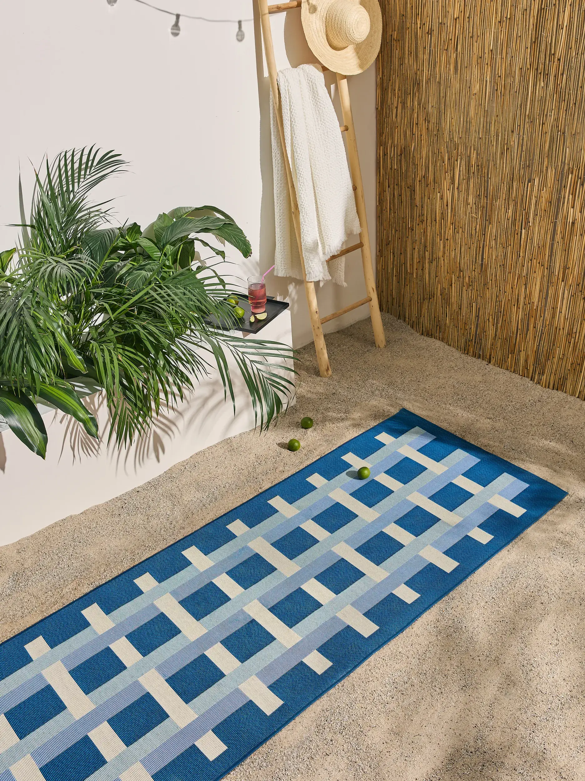Teppich Jovis aus 76% Polypropylen, 23% Polyester, 1% Latex in Blau von benuta Pop