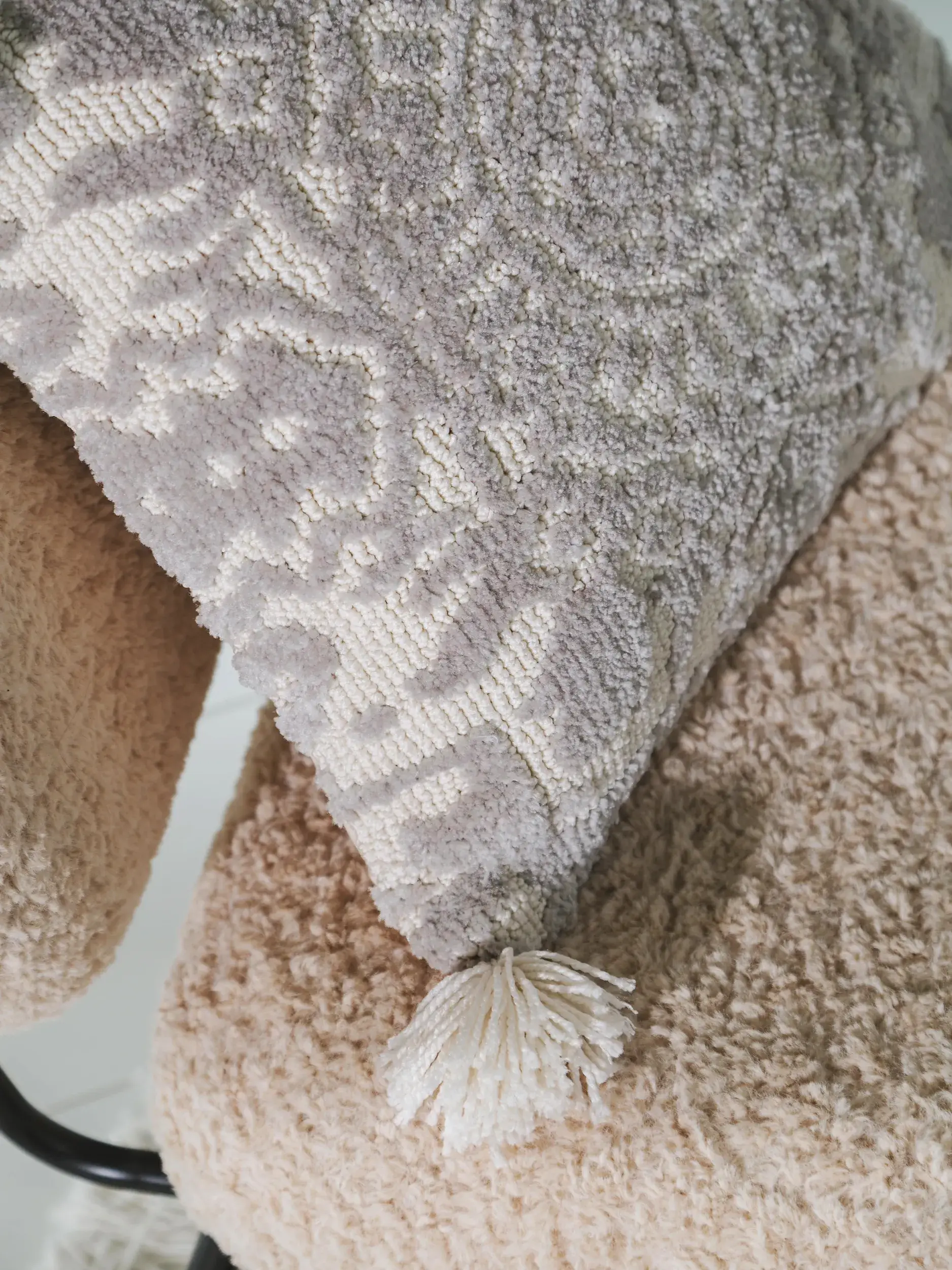 Kissenbezug Elias Grau im Design MitFransen aus 60% Polyester, 40% Baumwolle von benuta Nest