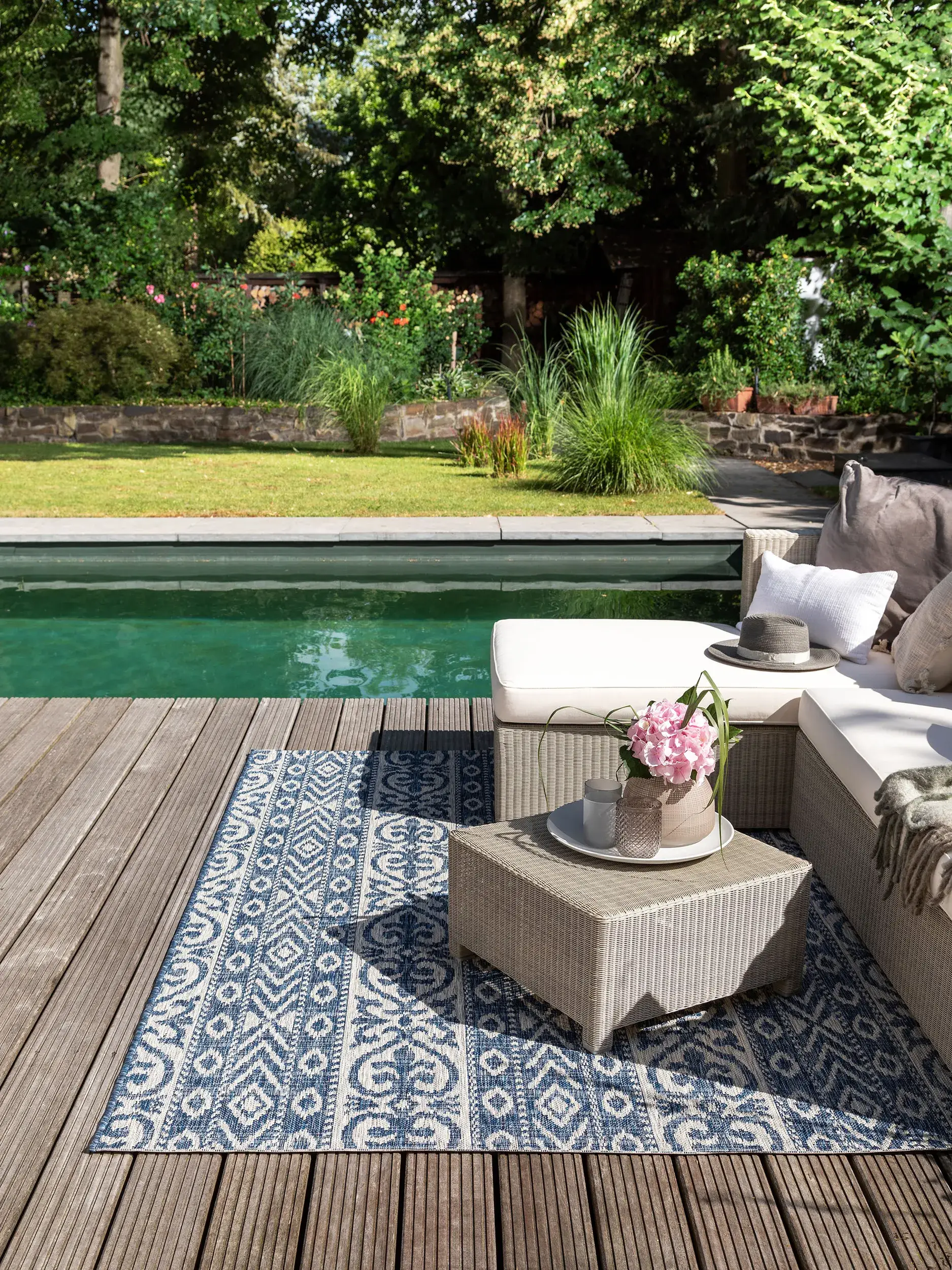 Tapijt van 100% Polypropyleen in Blauw met een 100% Polypropyleen hoge pool van benuta