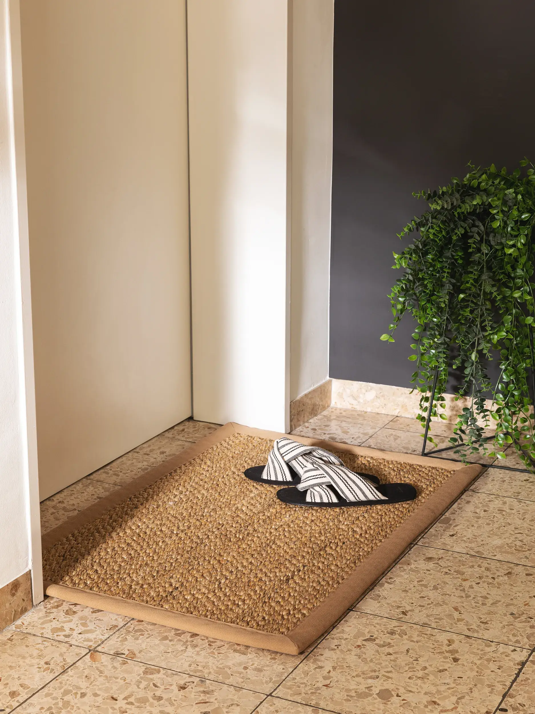 Fußmatte Greta Cream im Design Bordüre aus 100% Sisal von benuta Pure