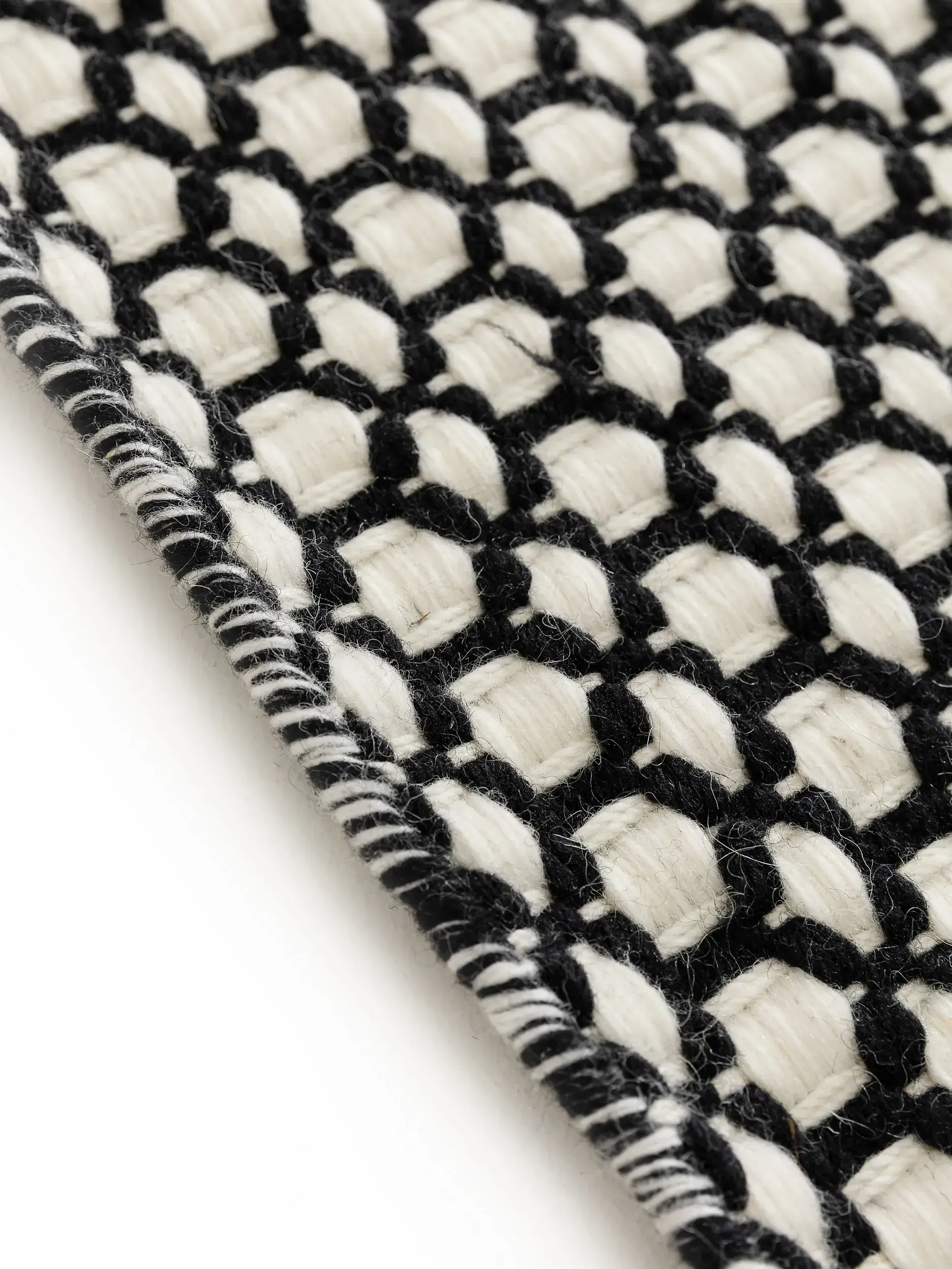 Teppich aus 100% Wolle (aus Neuseeland) in Beige mit 100% Wolle (aus Neuseeland) hohem Flor von benuta Finest