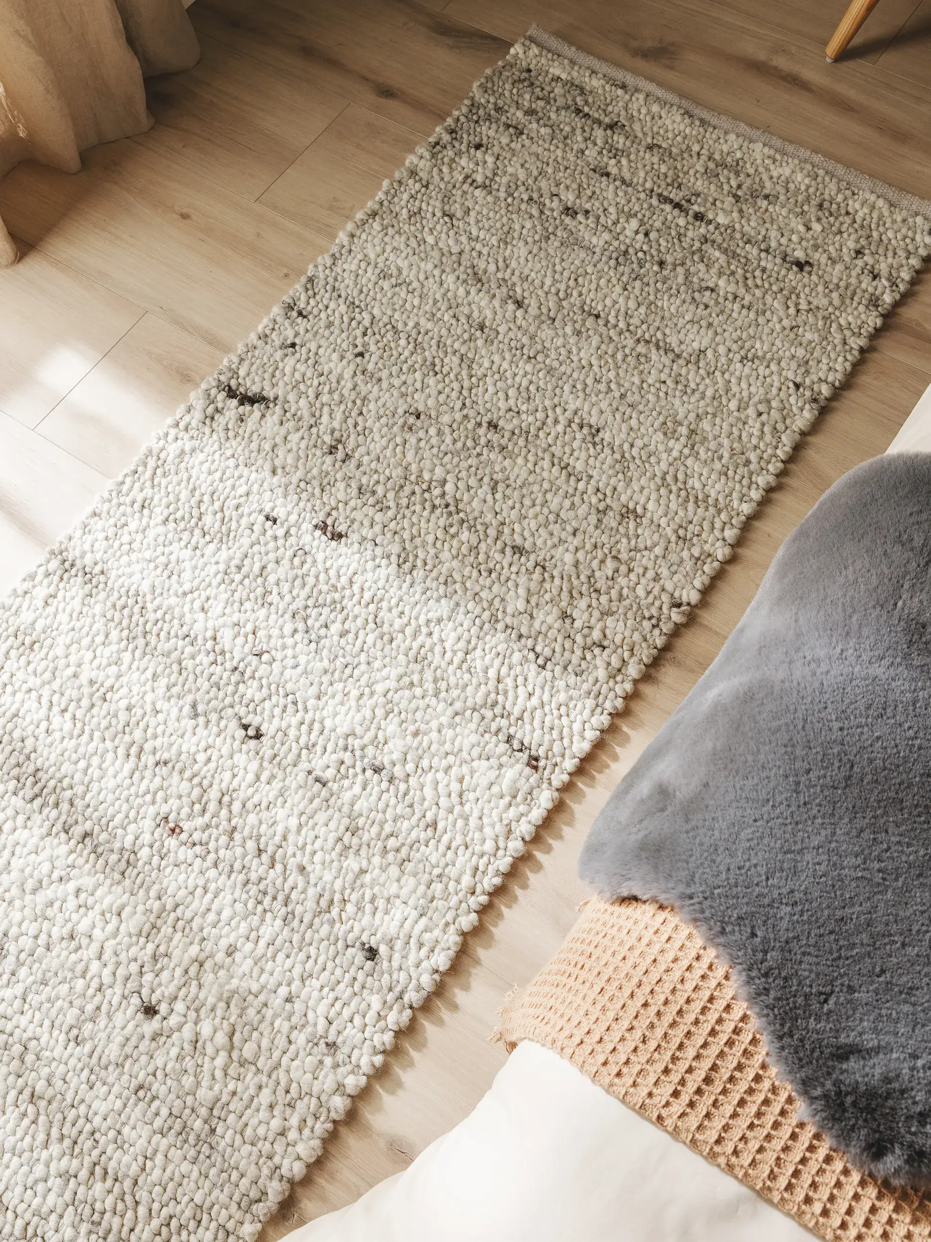 Teppich aus 70% Wolle, 30% Jute in Grau mit 70% Wolle, 30% Jute hohem Flor von benuta Pure