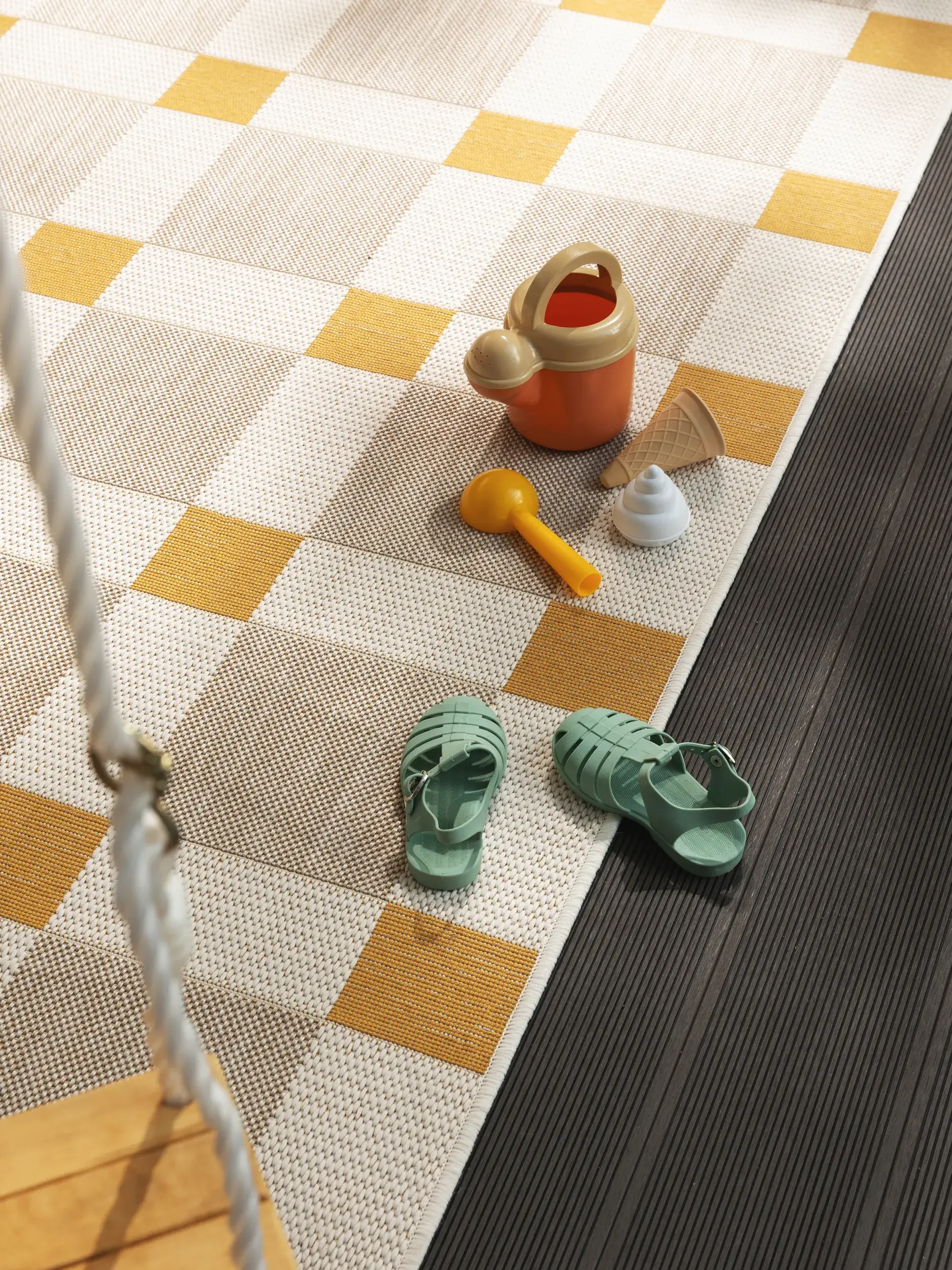 Matta av 100% Polyester (återvunnen PET) i Beige med 100% Polyester (återvunnen PET) hög lugg från benuta nest