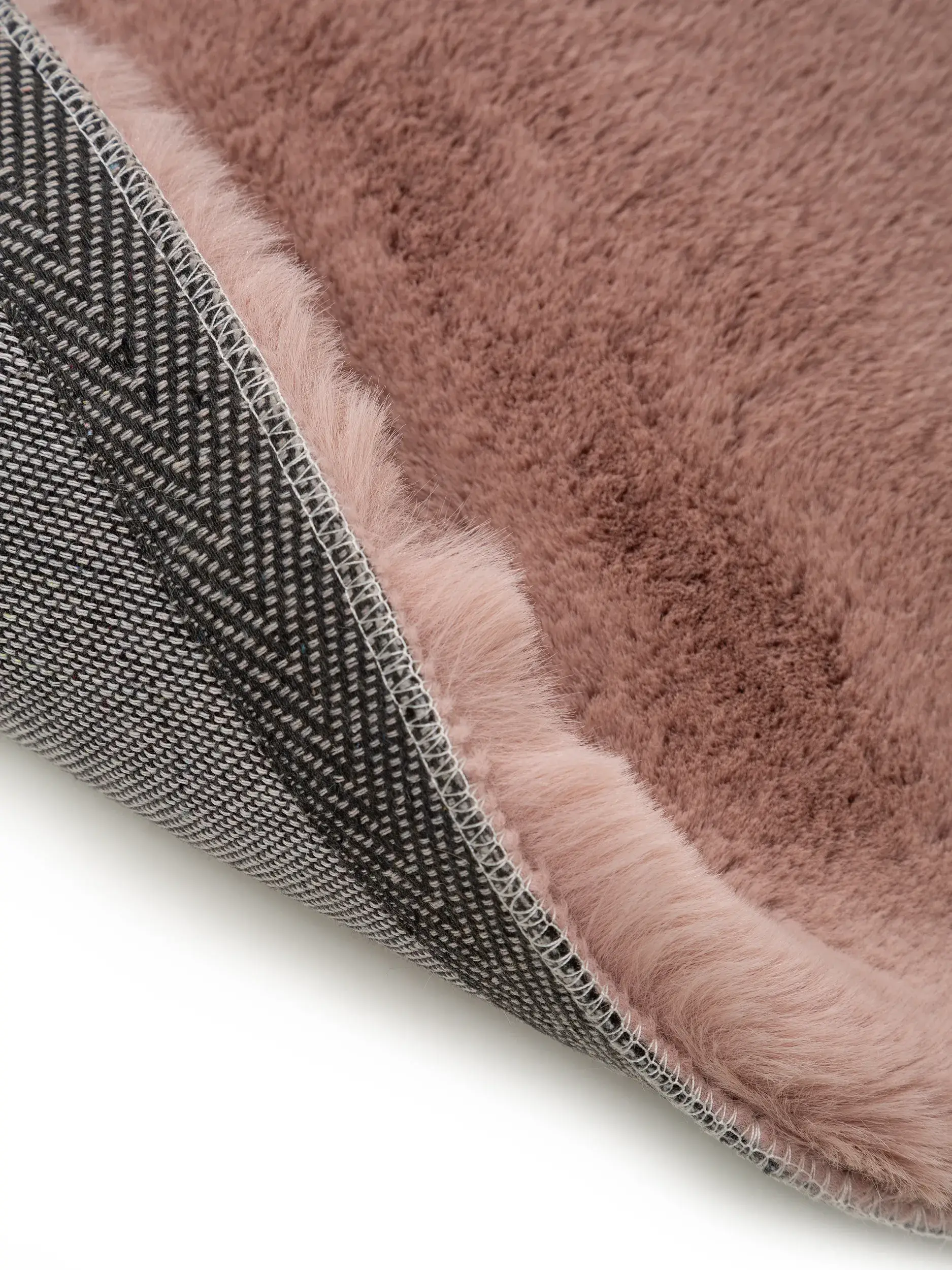 Matto 100% Polyestera värissä Rosa 100% Polyester korkealla nukalla merkiltä Lytte