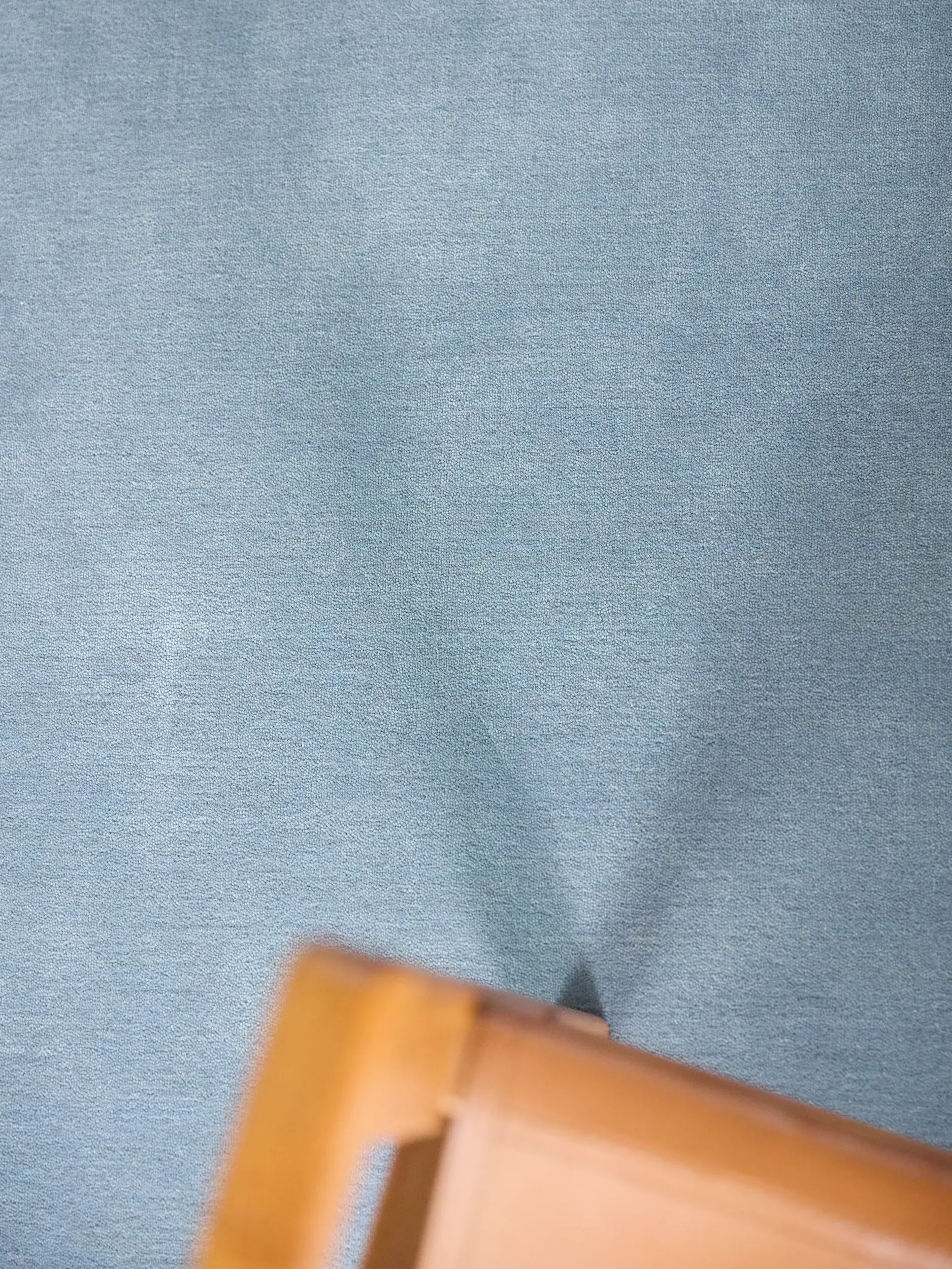 Teppich Mono aus 100% Wolle (aus Neuseeland) in Blau von benuta Finest