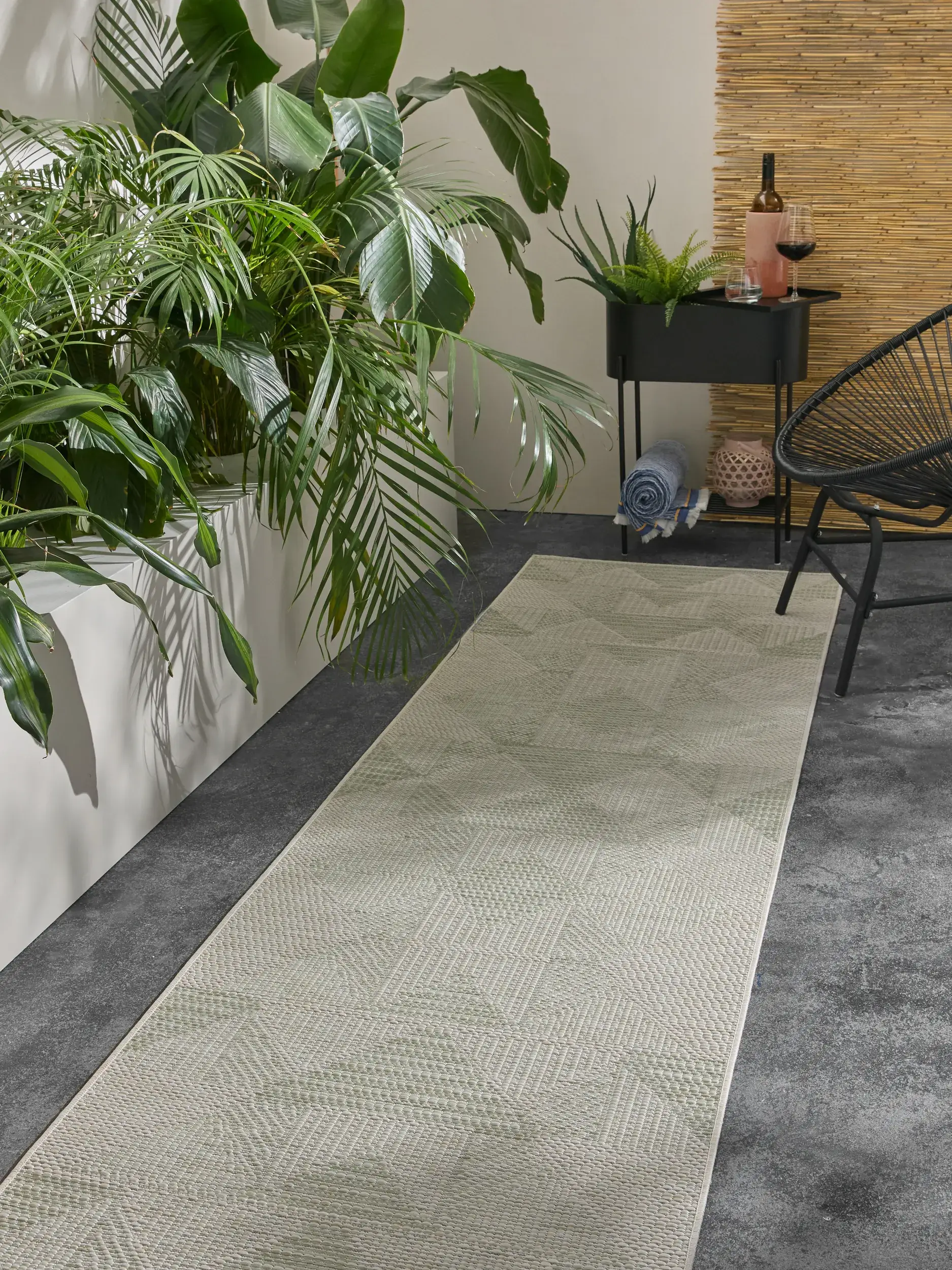 Rug made of 100% Polypropylen in Green with a 100% Polypropylen high pile by benuta Nest