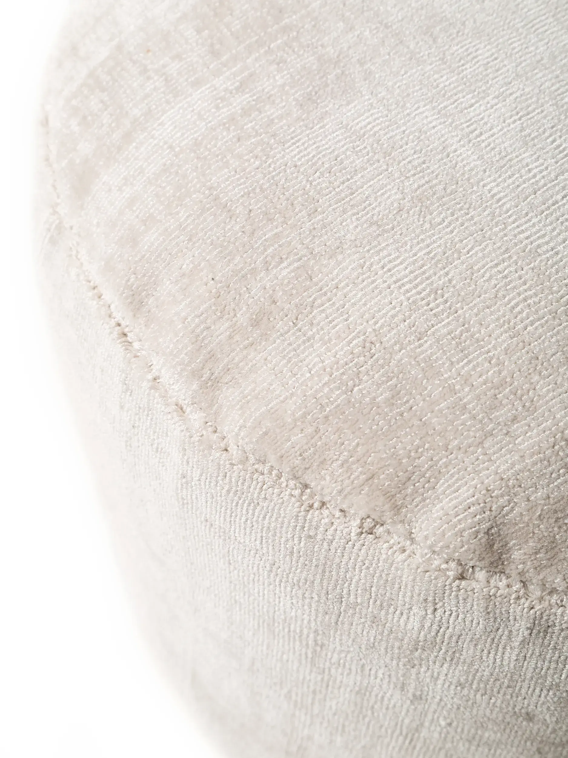 Pouf Nova Hellgrau in Einfarbig design made of 100% Viscose by benuta Pure
