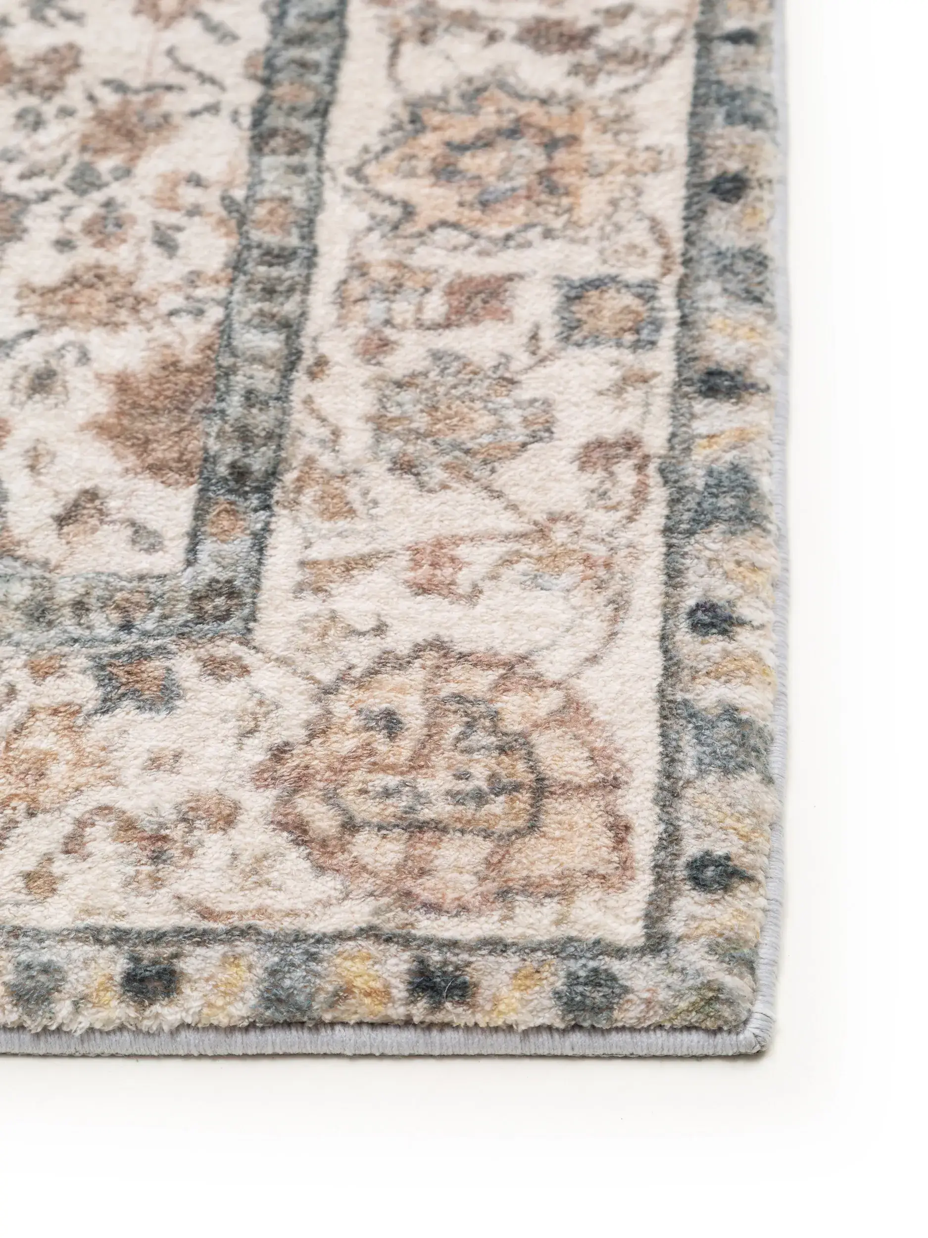 Tapijt van 100% Polyester in Beige met een 100% Polyester hoge pool van benuta POP