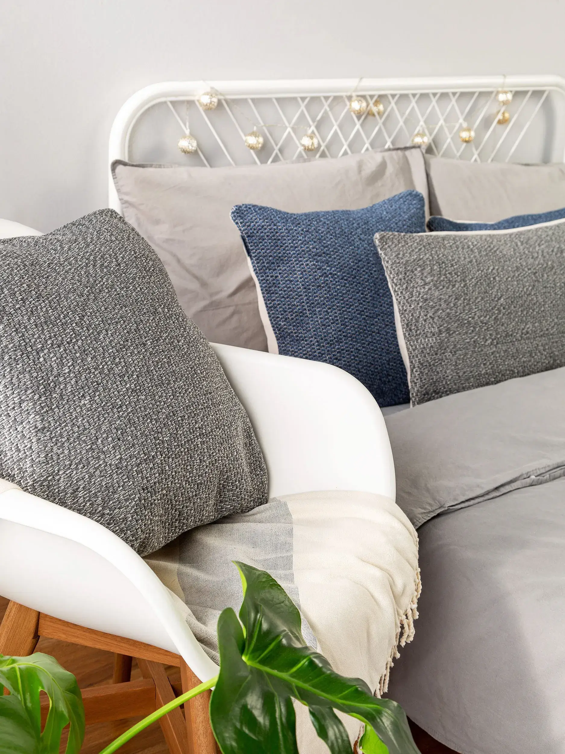 Kissenbezug Bora Anthrazit im Design Einfarbig aus 100% Baumwolle von benuta Nest