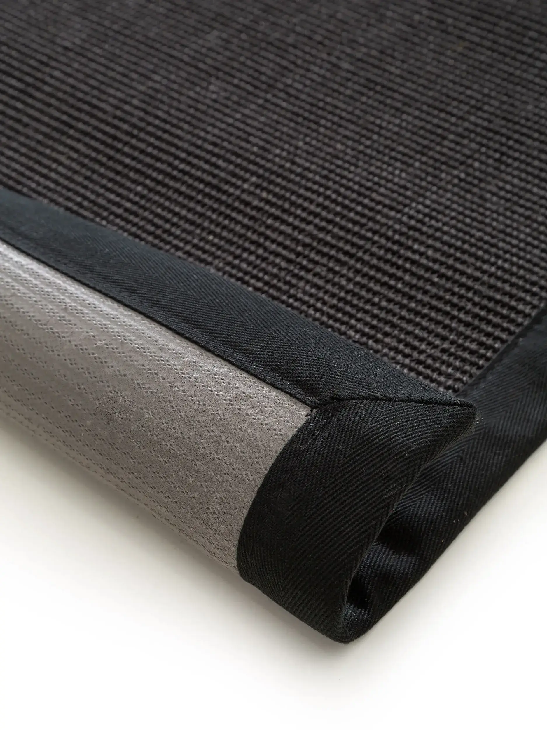 Tappeto di 100% Sisal in Nero con pelo alto 100% Sisal da benuta nest