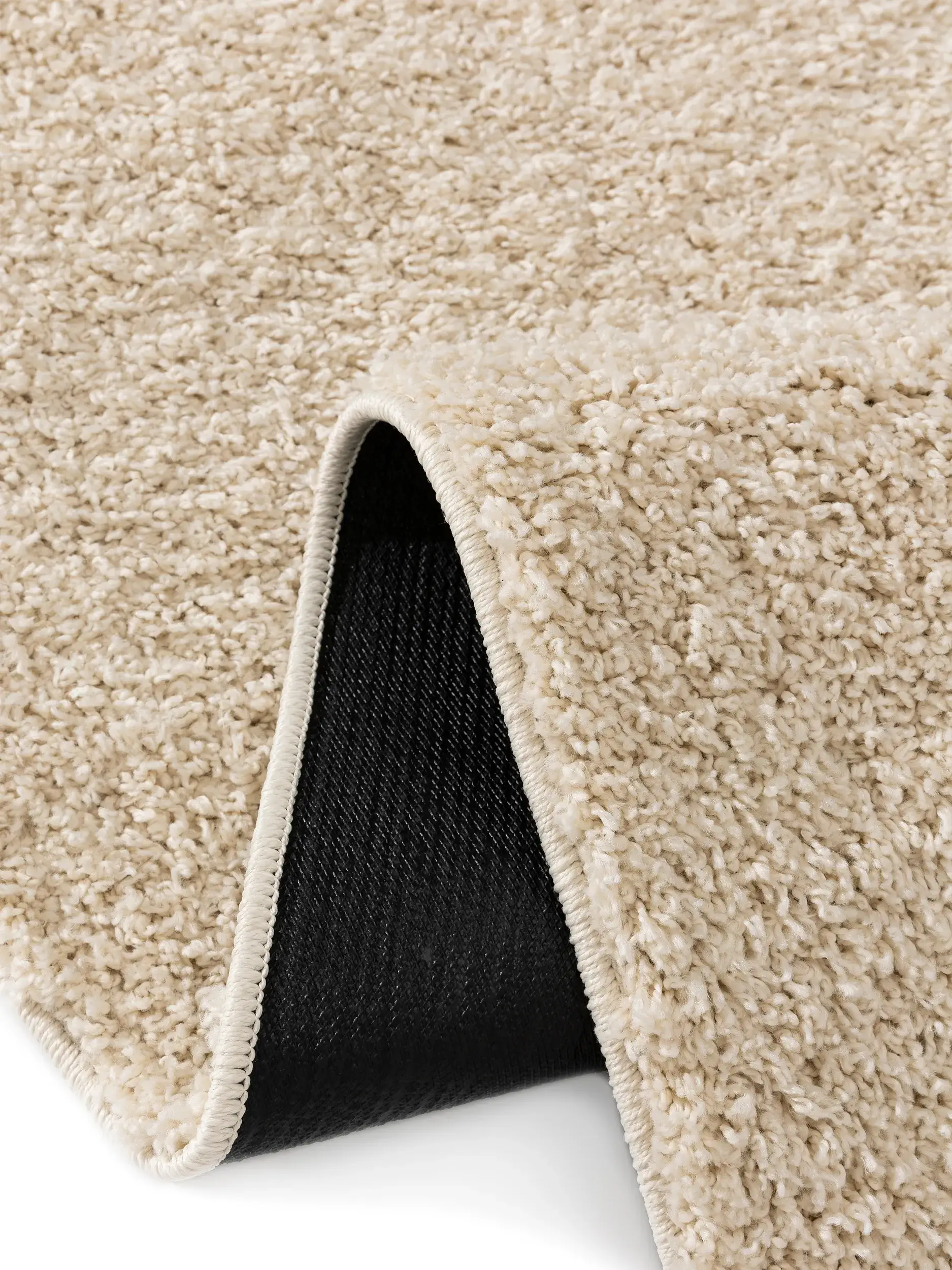 Matto 100% Polypropylena värissä Beige 100% Polypropylen korkealla nukalla merkiltä benuta Basic