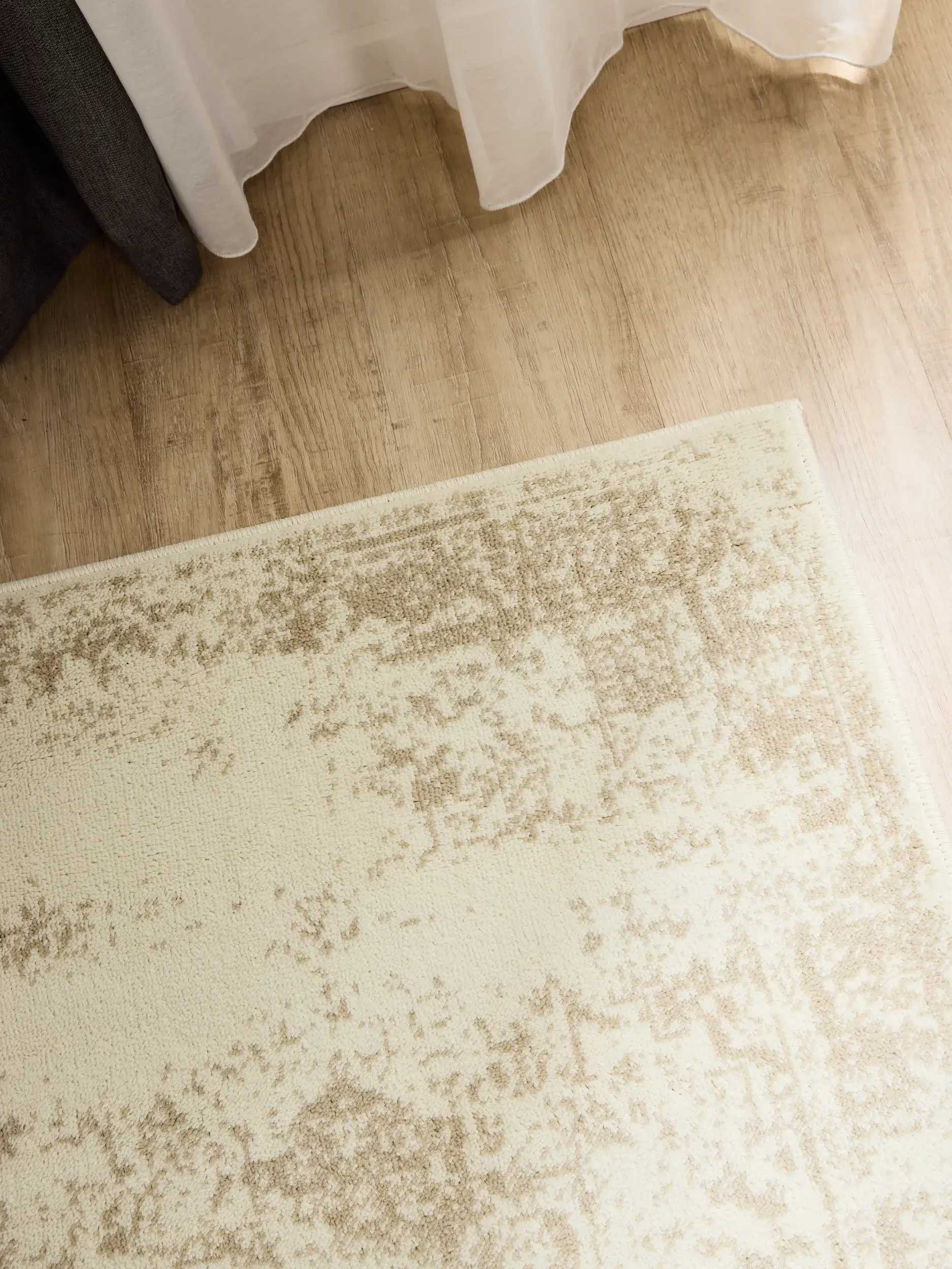 Rug made of 100% Polypropylen in Beige with a 100% Polypropylen high pile by benuta Basic