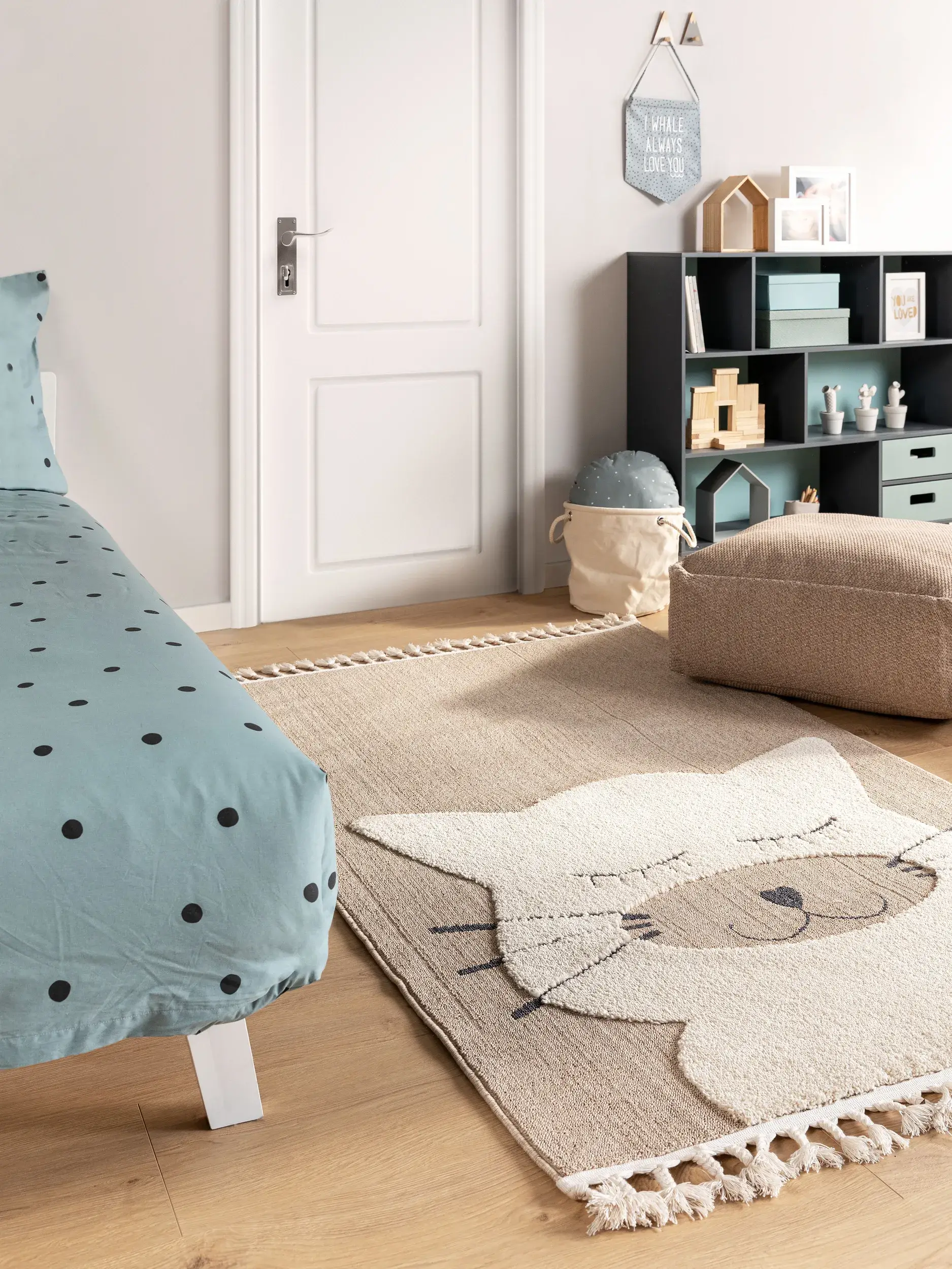 Rug made of 100% Polyester in Beige with a 100% Polyester high pile by Lytte