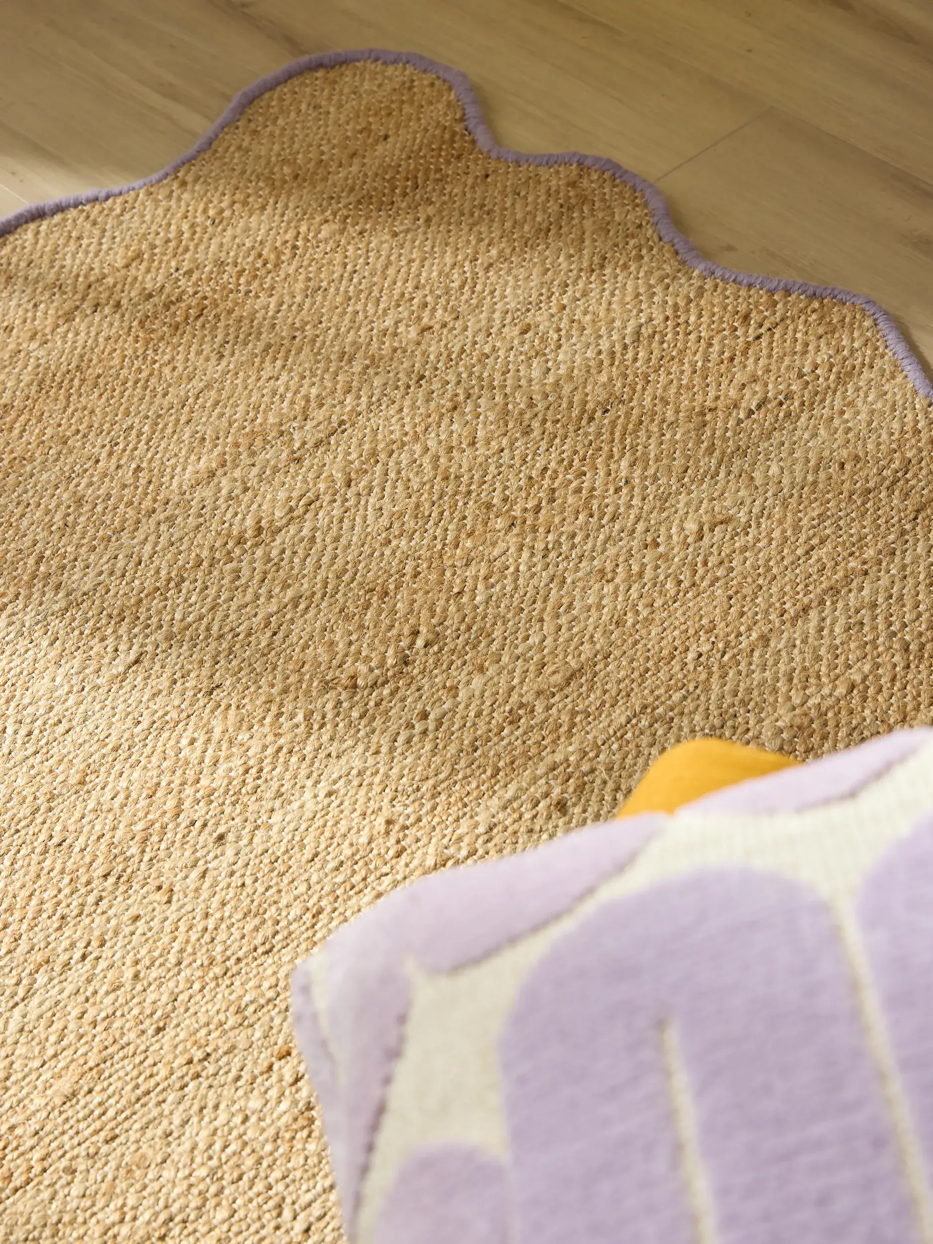 Rug made of 91% Jute, 4% Cotton, 3% Wool, 2% Polyester in Purple with a 91% Jute, 4% Cotton, 3% Wool, 2% Polyester high pile by benuta Pop