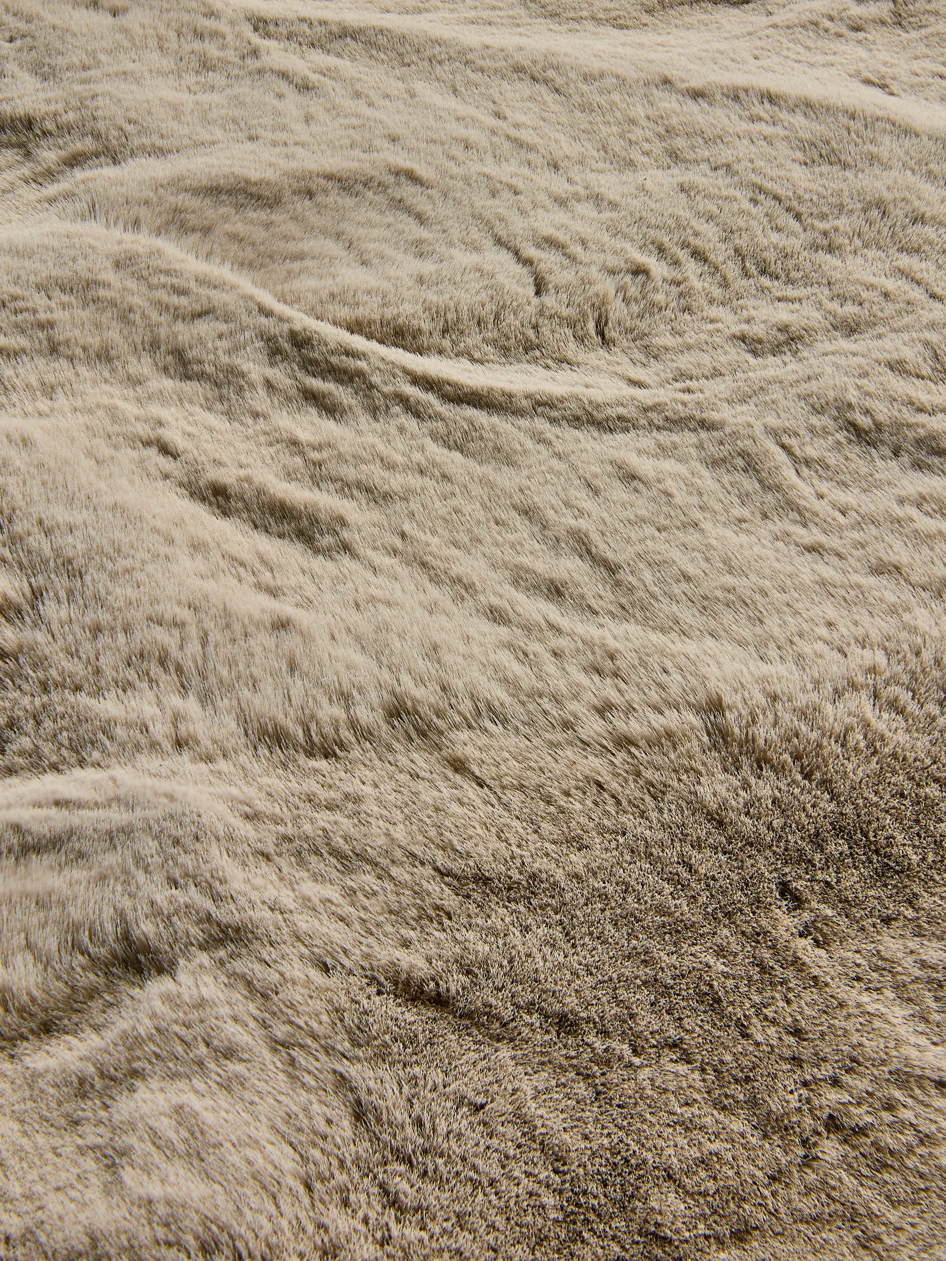 Teppich aus 100% Polyester in Beige mit 100% Polyester hohem Flor von benuta Finest