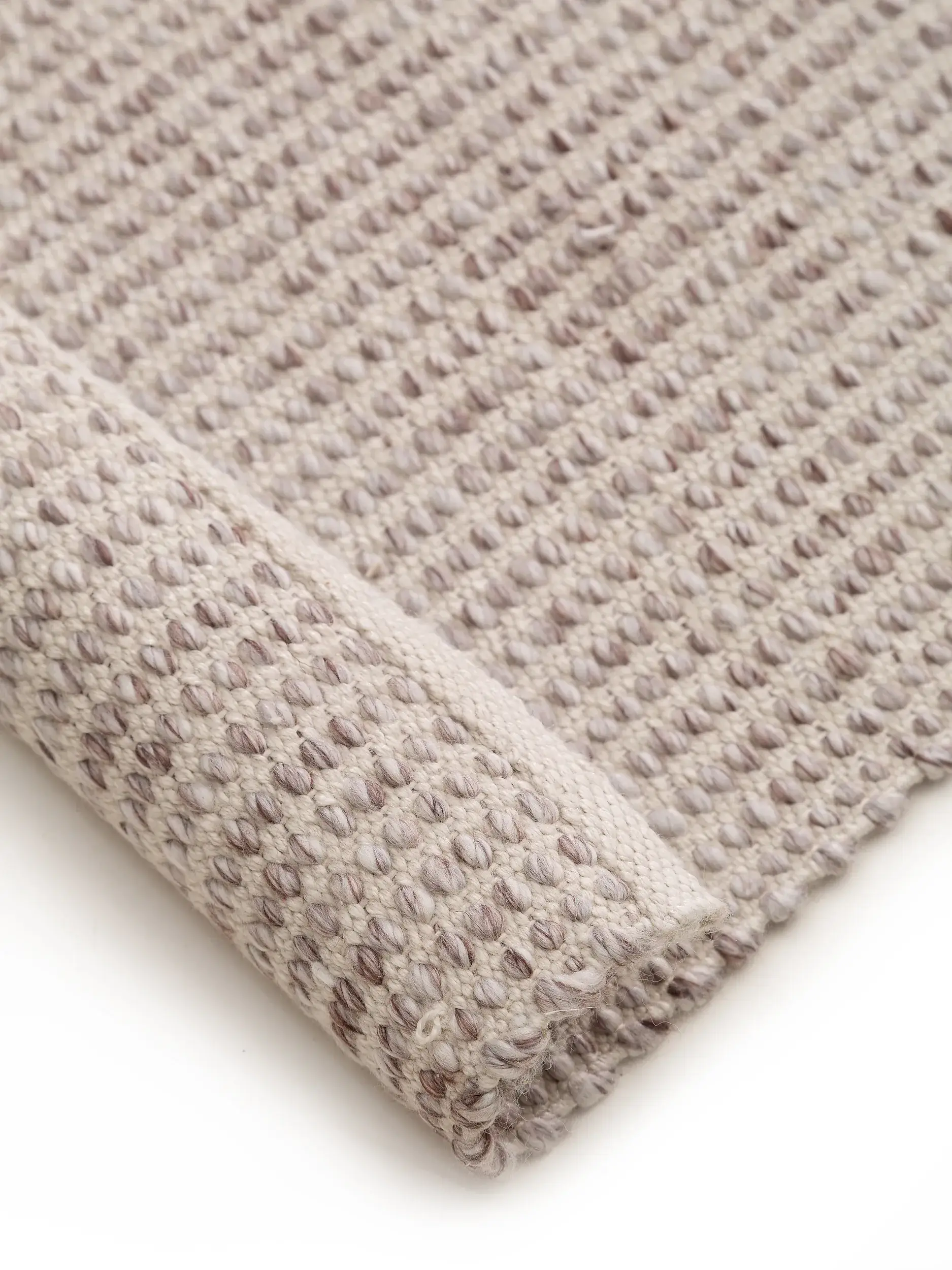 Matta av 100% Polyester (återvunnen PET) i Beige med 100% Polyester (återvunnen PET) hög lugg från benuta pure