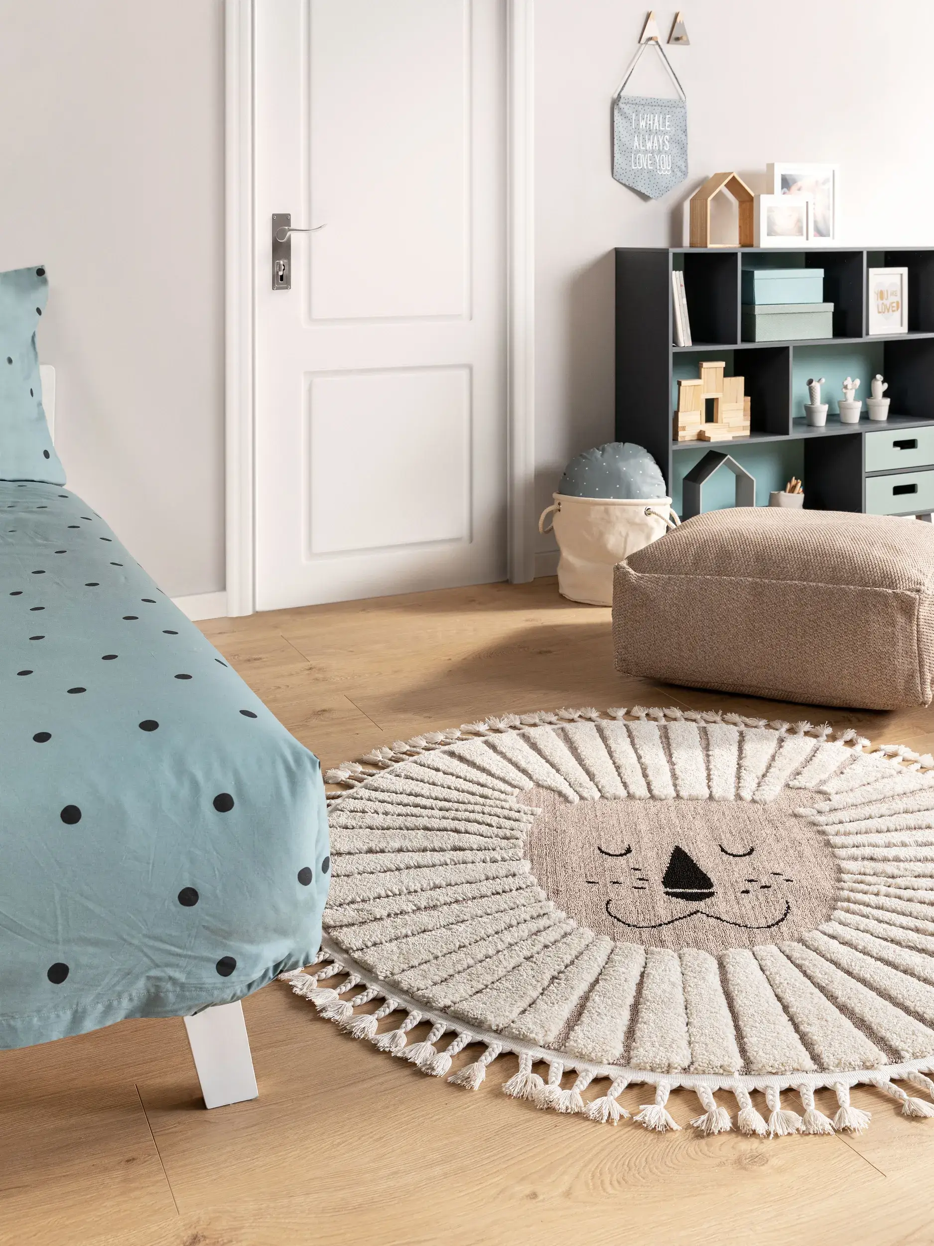 Rug made of 100% Polyester in Beige with a 100% Polyester high pile by Lytte