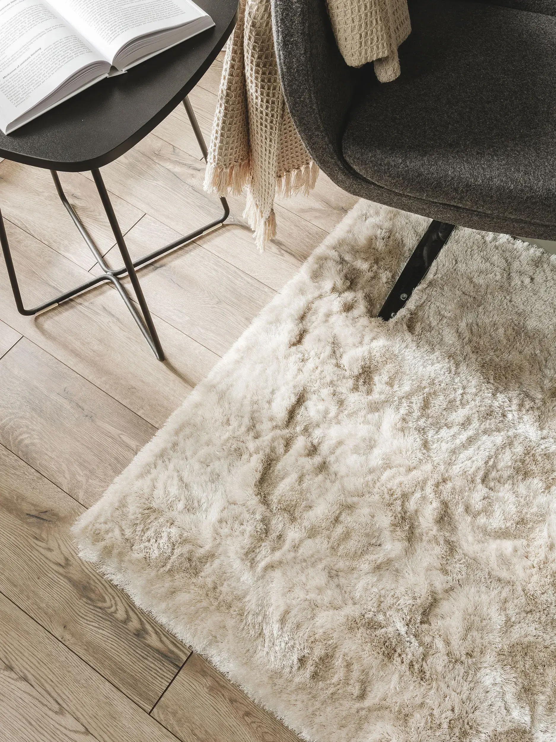 Teppich aus 100% Polyester in Beige mit 100% Polyester hohem Flor von benuta Nest