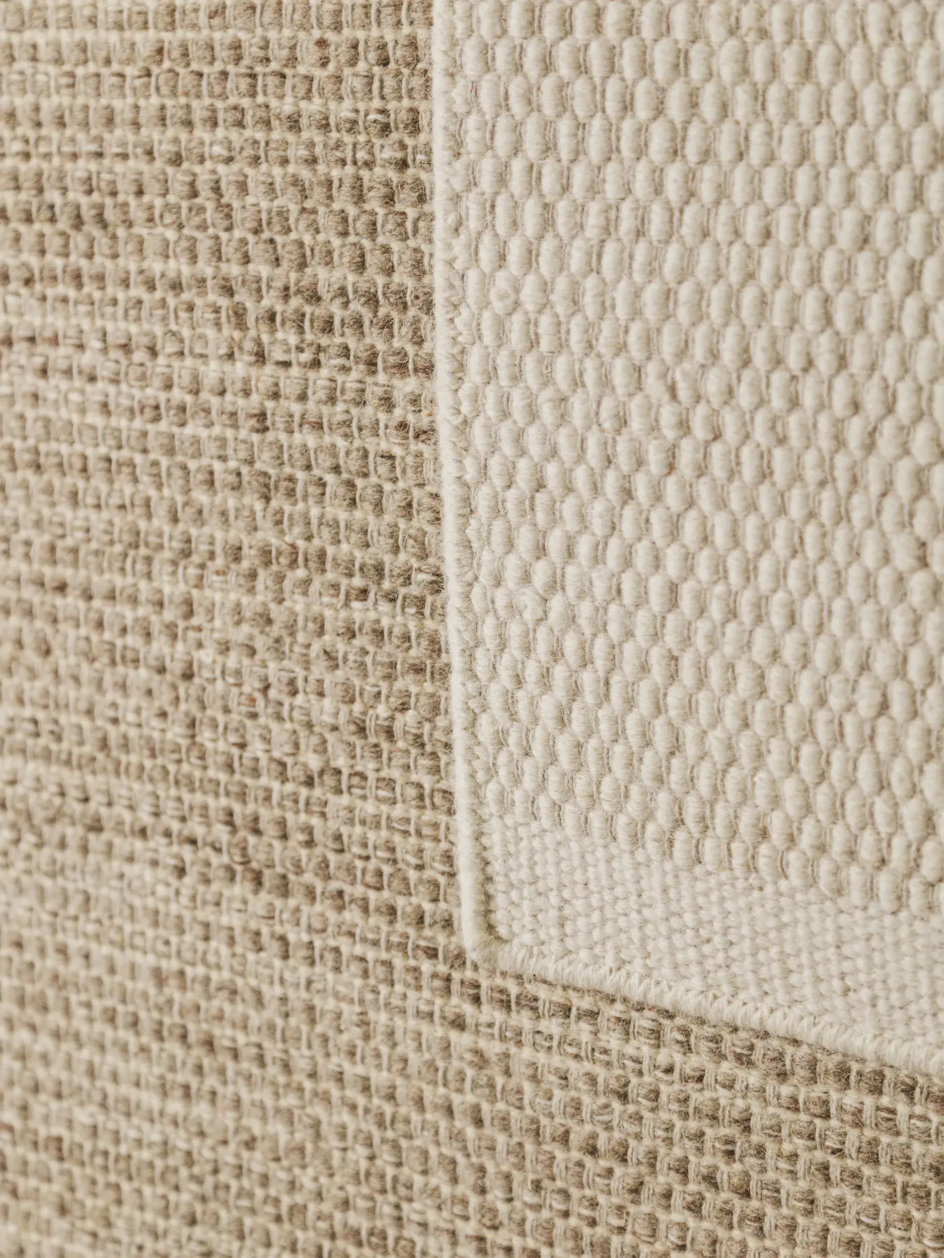 Teppich aus 80% Wolle, 20% Baumwolle in Weiß mit 80% Wolle, 20% Baumwolle hohem Flor von benuta Pure
