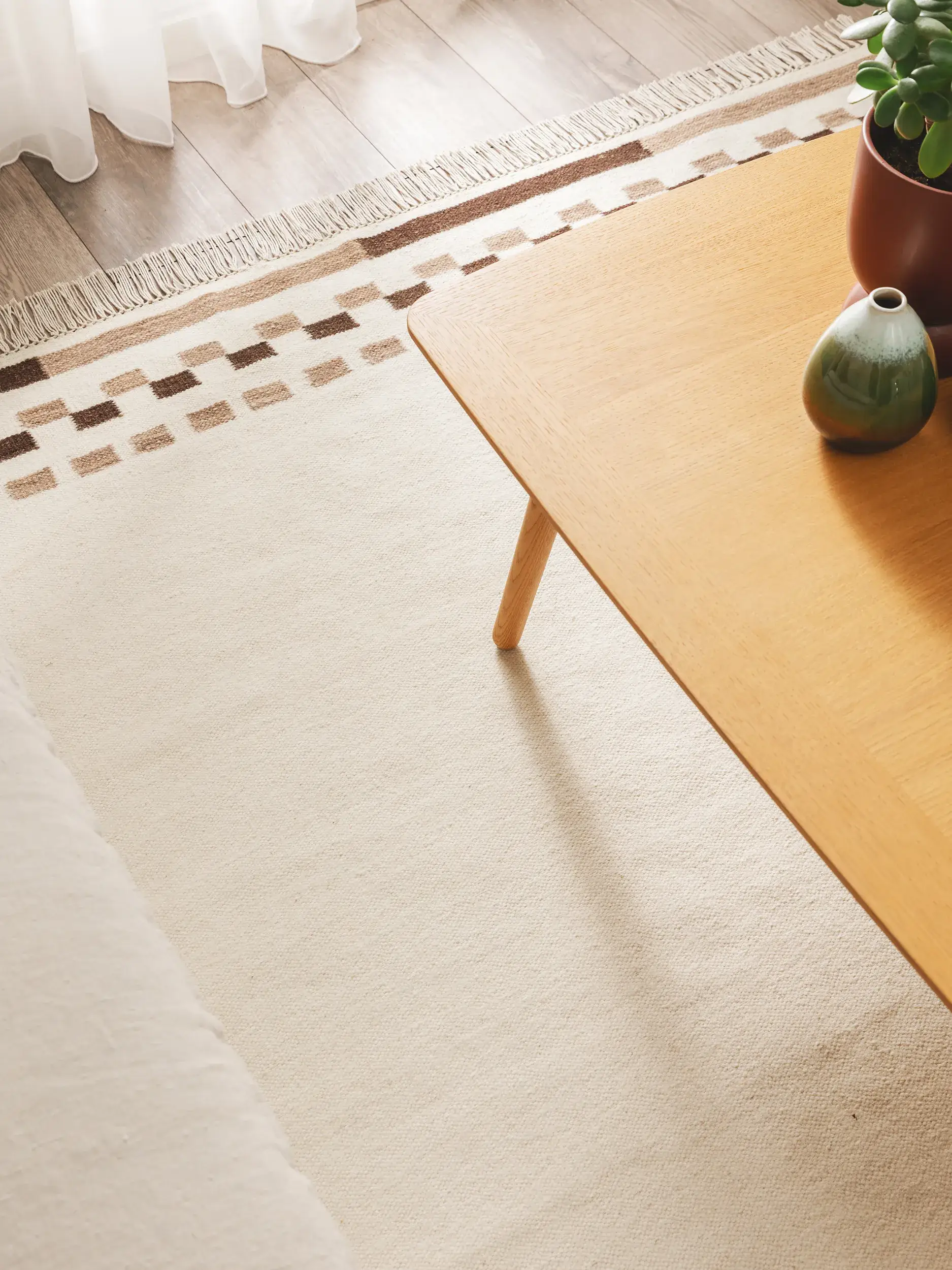 Tappeto di 80% Lana, 20% Cotone in Bianco con pelo alto 80% Lana, 20% Cotone da benuta pure