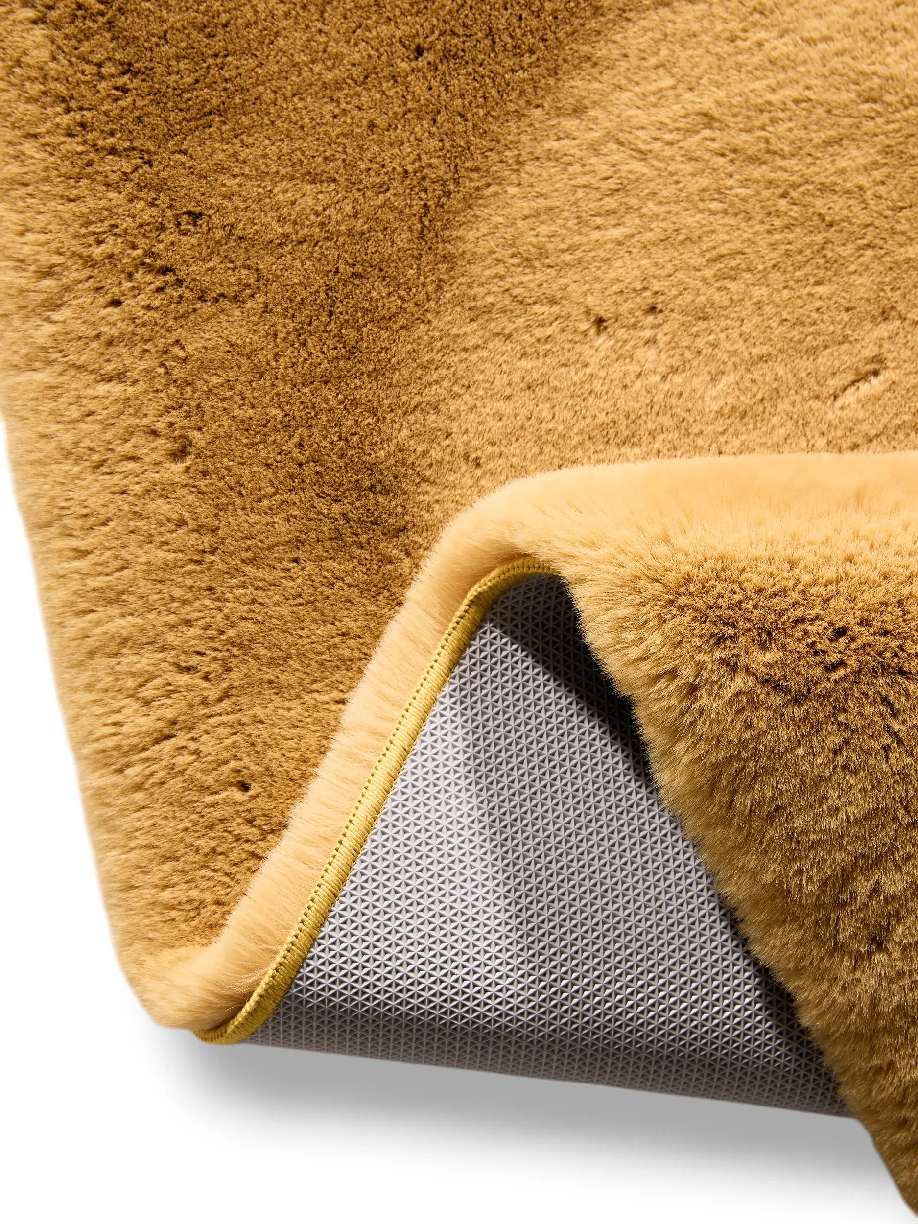 Teppich Dave aus 100% Polyester in Yellow von benuta Nest