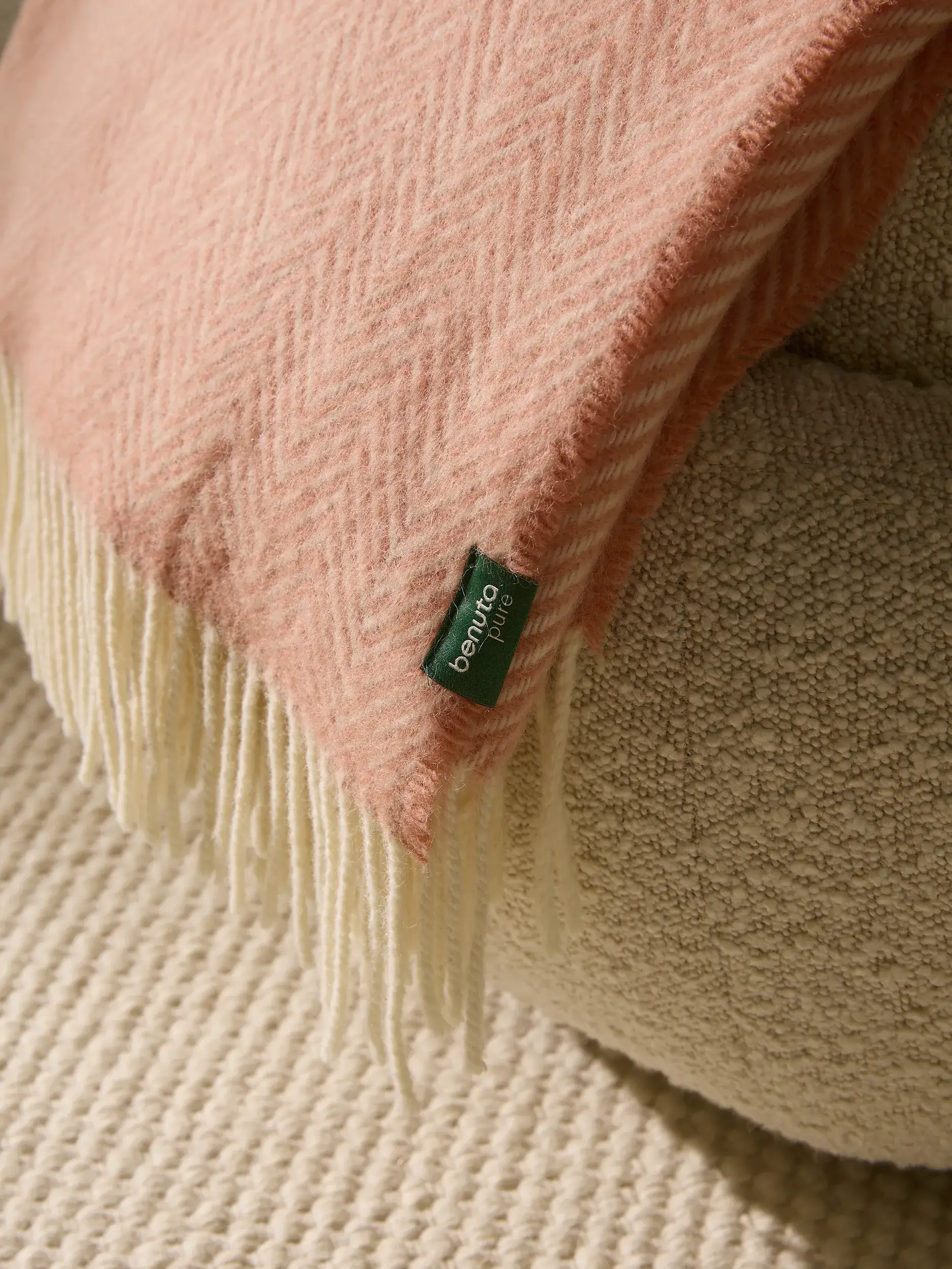 Wolldecke Bianca Rosa von benuta Pure