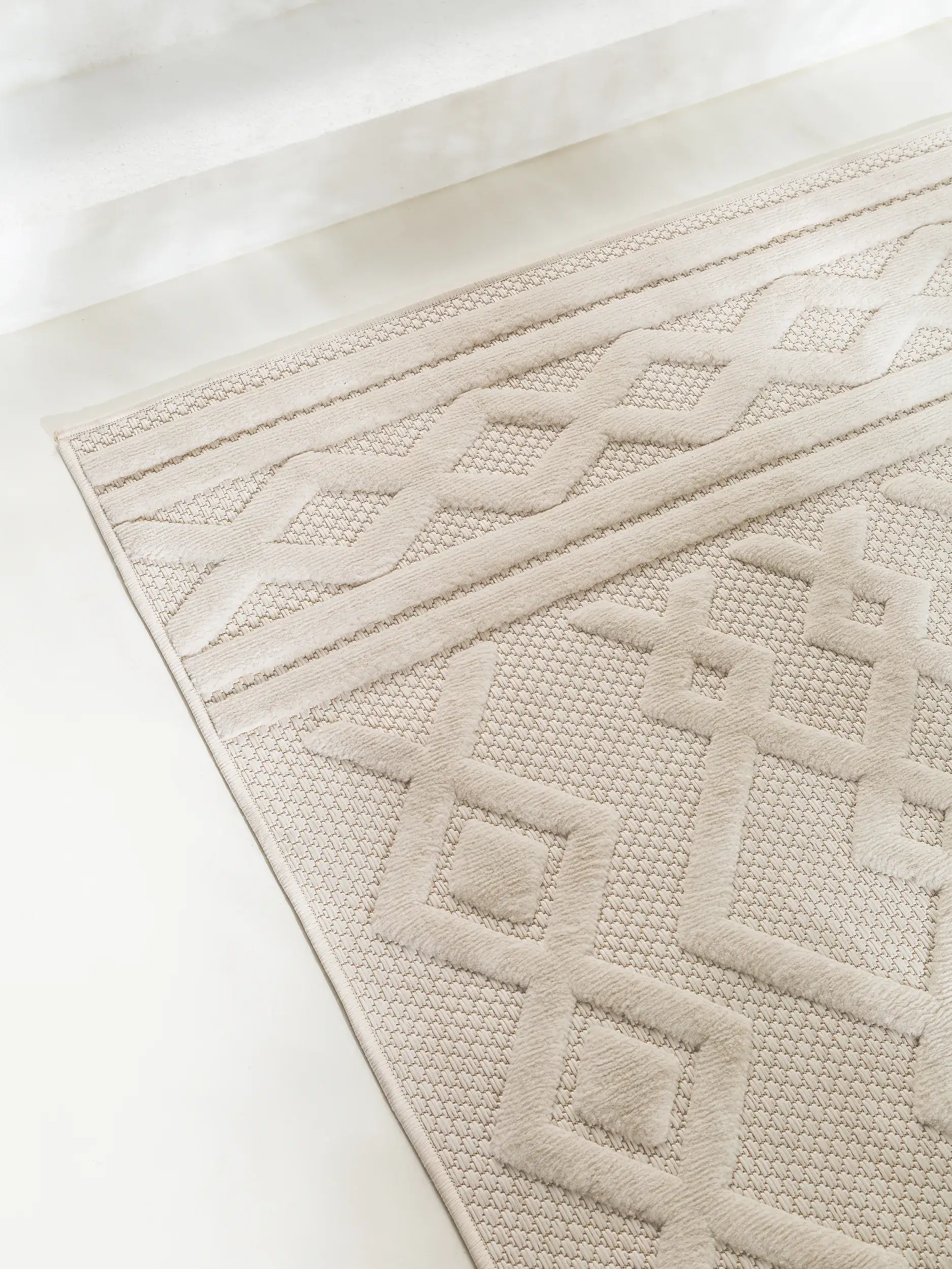Teppe av 100% Polypropylen i Beige med 100% Polypropylen høy lugg fra benuta Nest