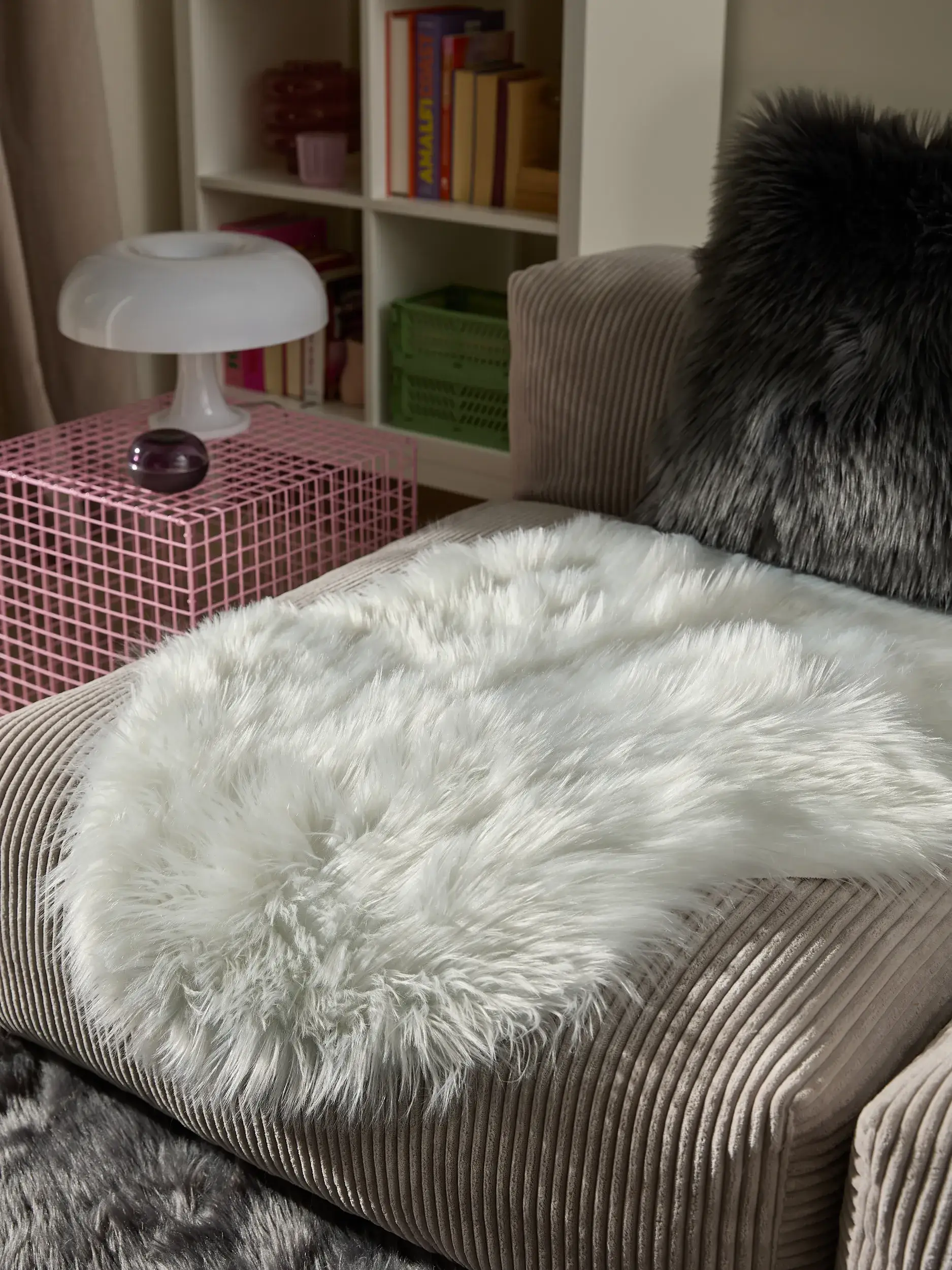Koberec z 70% Polyacryl, 30% Polyester v Weiß s vlasem výšky 70% Polyacryl, 30% Polyester od benuta Pop