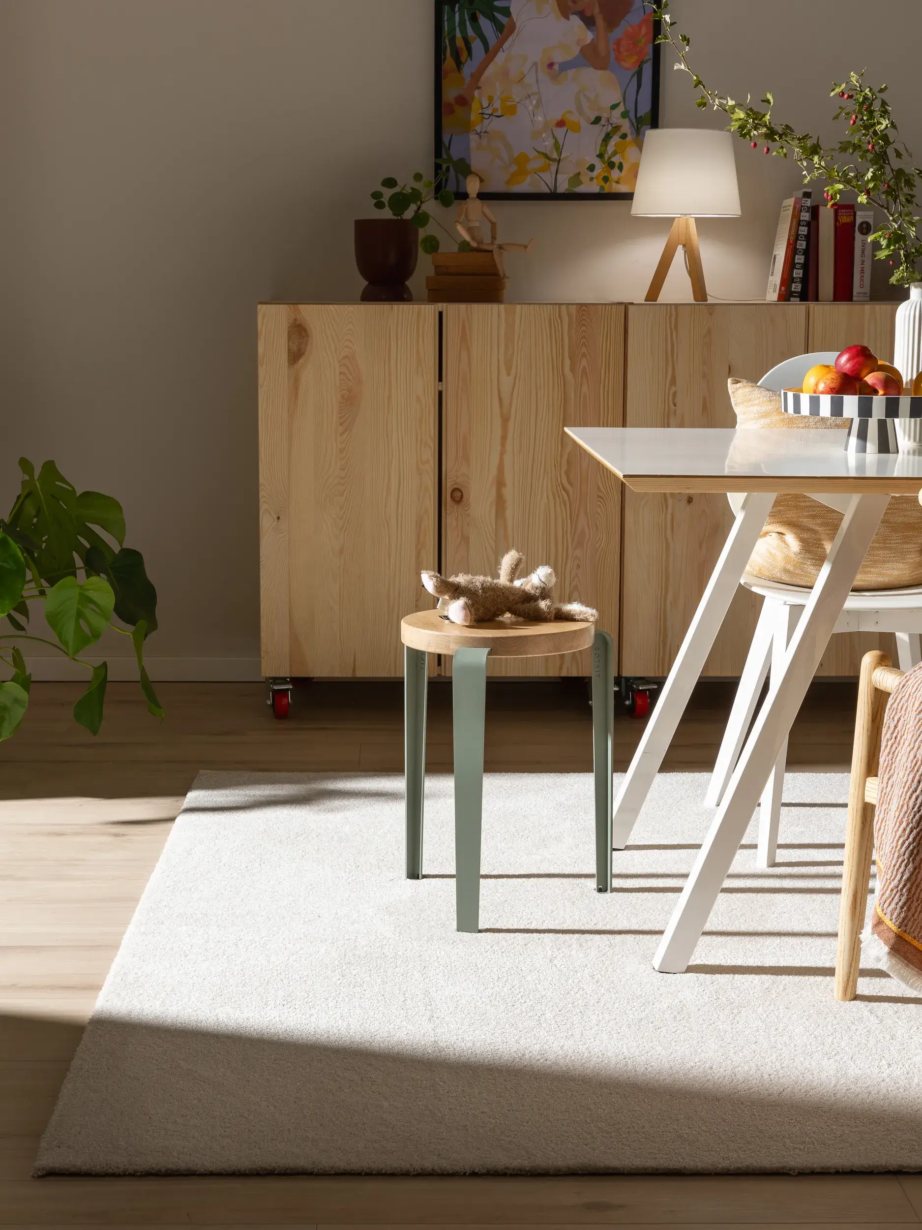 Teppich aus 100% Polyester (30% recycelt) in Weiß mit 100% Polyester (30% recycelt) hohem Flor von benuta Nest
