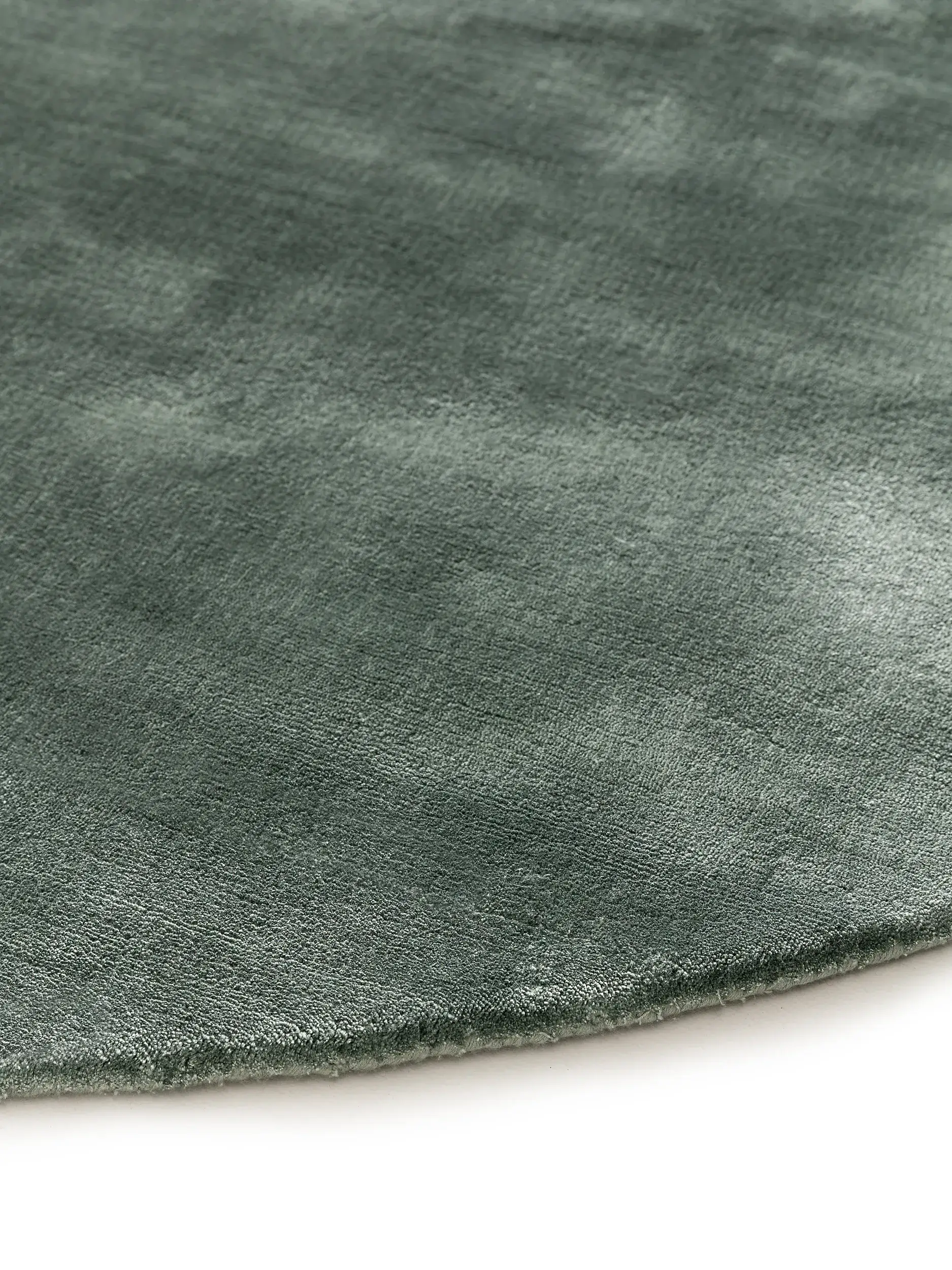 Teppich aus 100% Viskose in Grün mit 100% Viskose hohem Flor von benuta Pure