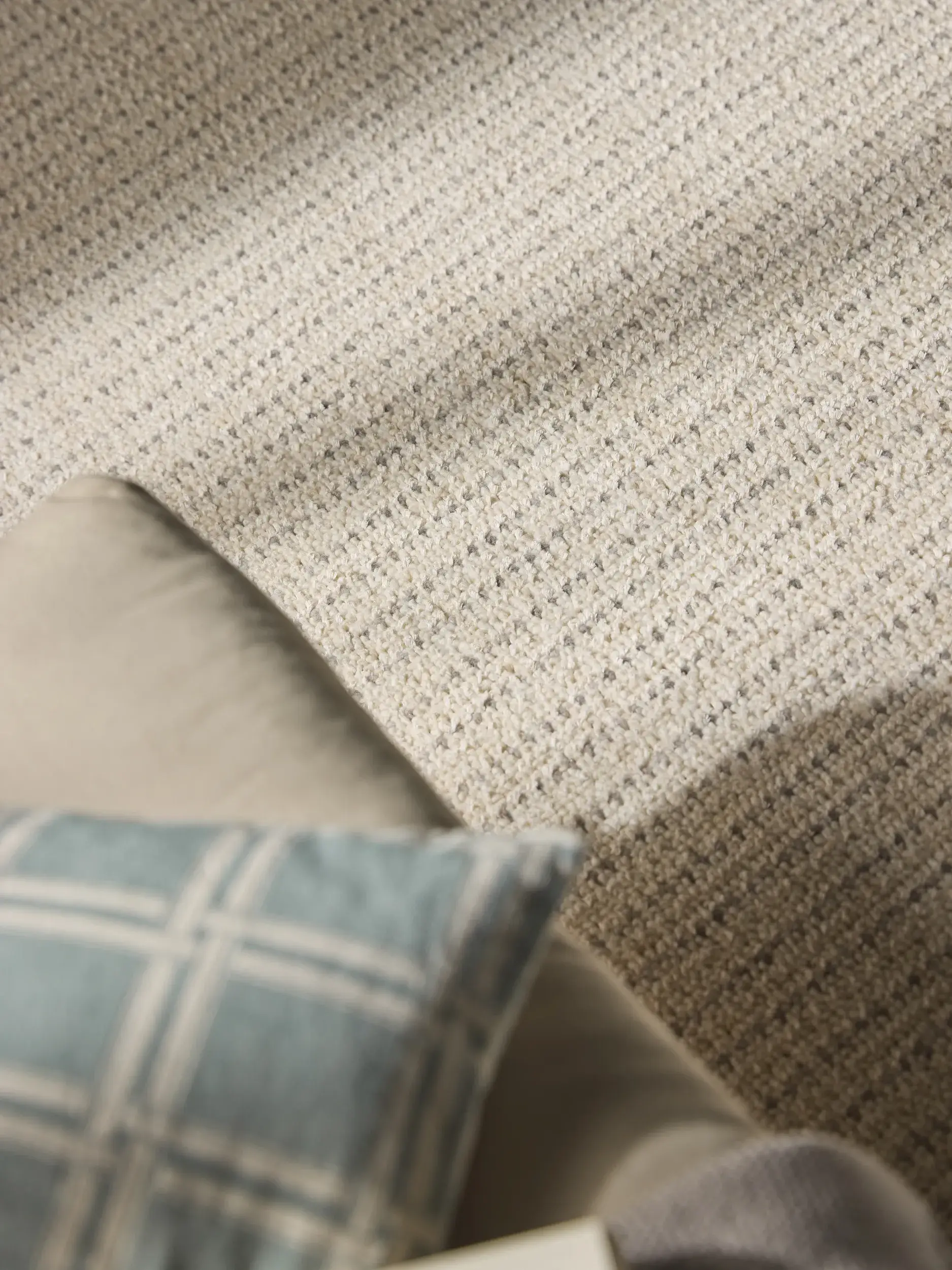 Matta av 100% Polyester i Vit med 100% Polyester hög lugg från benuta nest