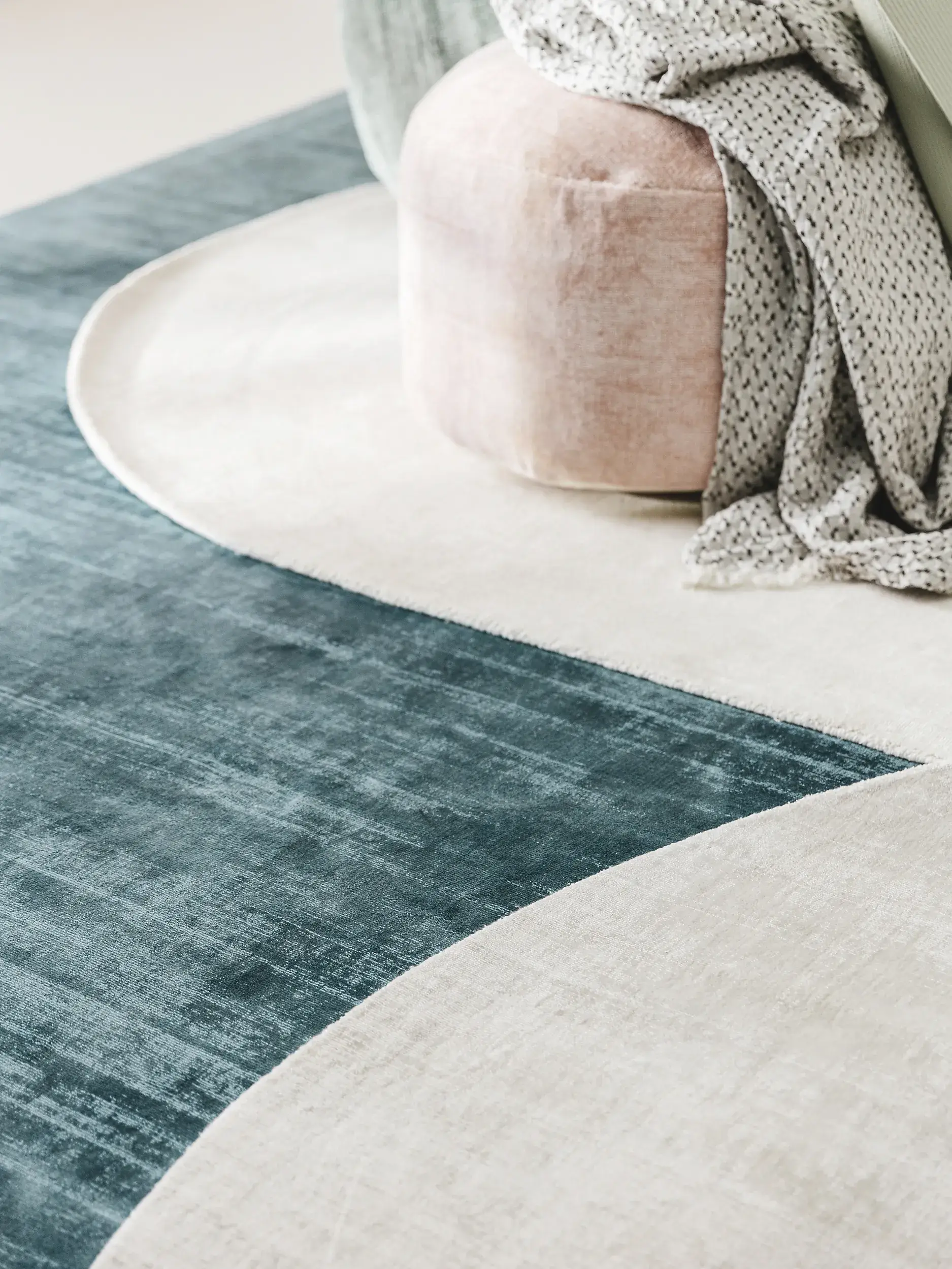Teppich aus 100% Viskose in Blau mit 100% Viskose hohem Flor von benuta Pure