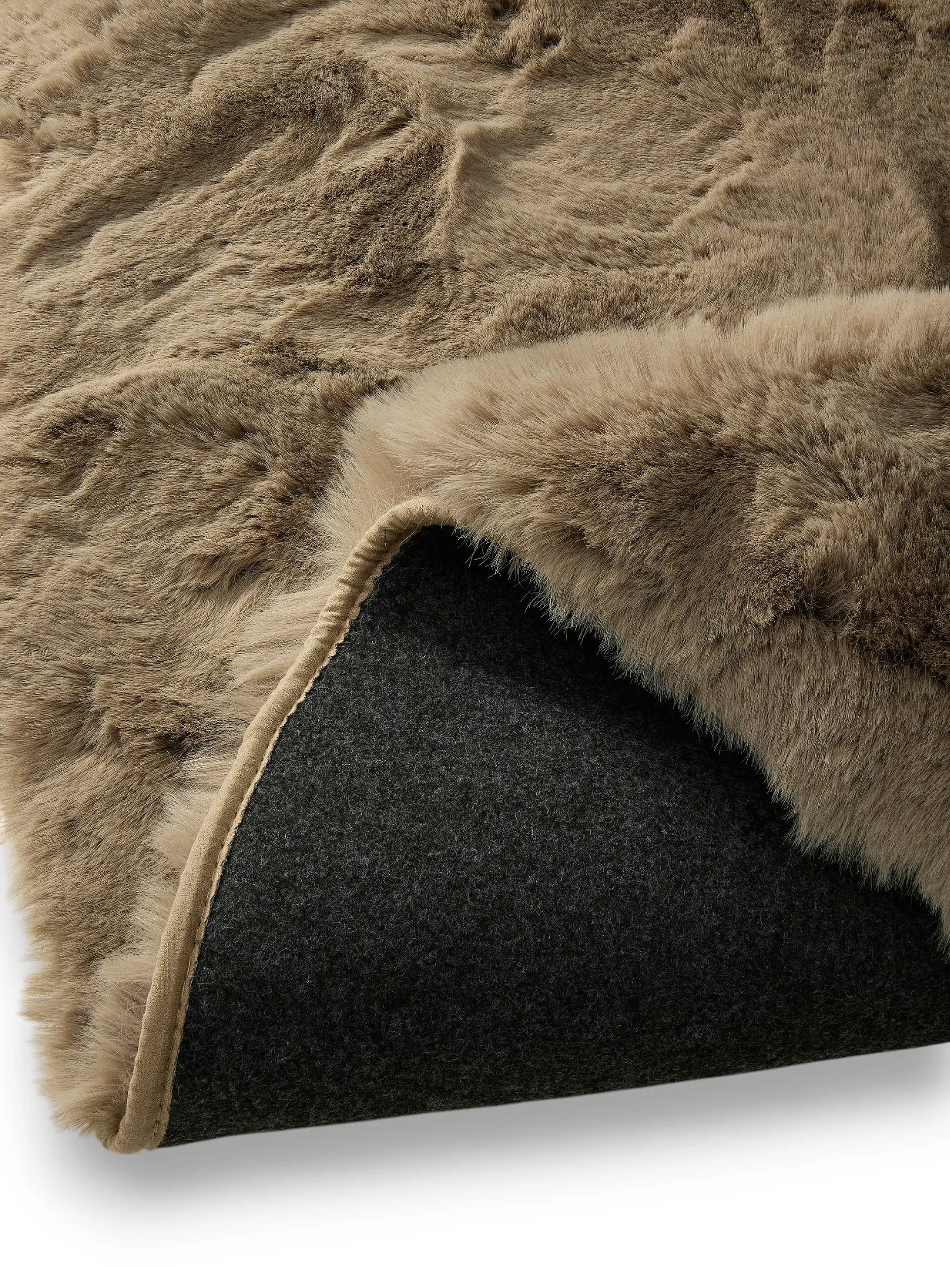 Rug made of 100% Polyester in Taupe with a 100% Polyester high pile by benuta Finest