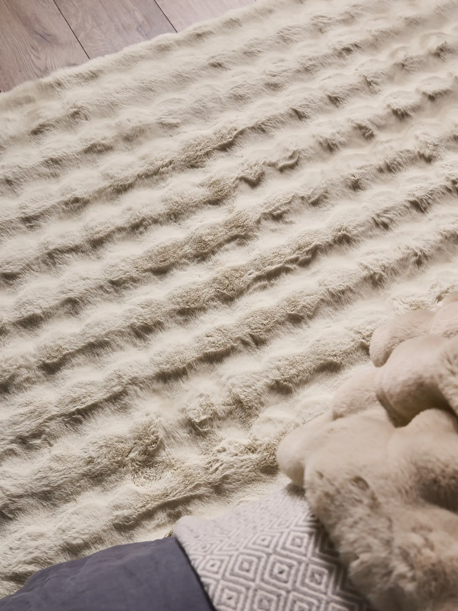 Rug made of 100% Polyester in Beige with a 100% Polyester high pile by benuta Nest