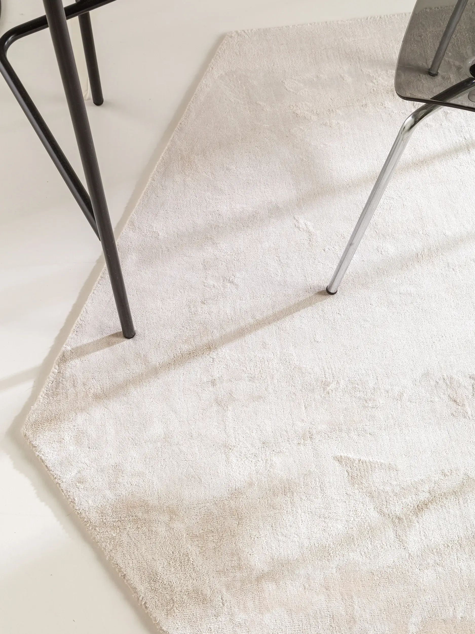 Tapis Nela en 100% Viscose en Gris de benuta pure