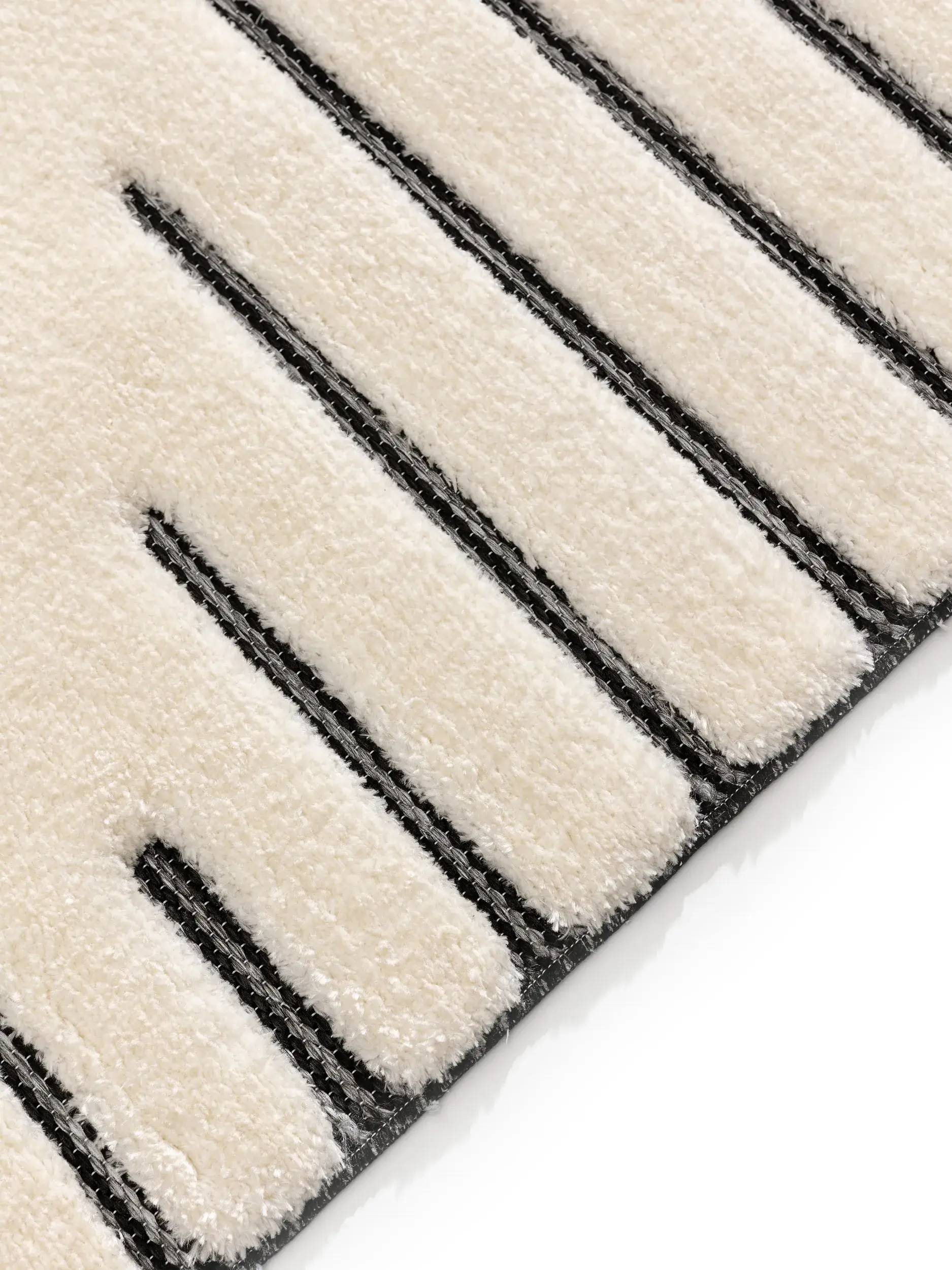 Rug made of 63% Polyester, 37% Polypropylen in Weiß with a 63% Polyester, 37% Polypropylen high pile by benuta Basic