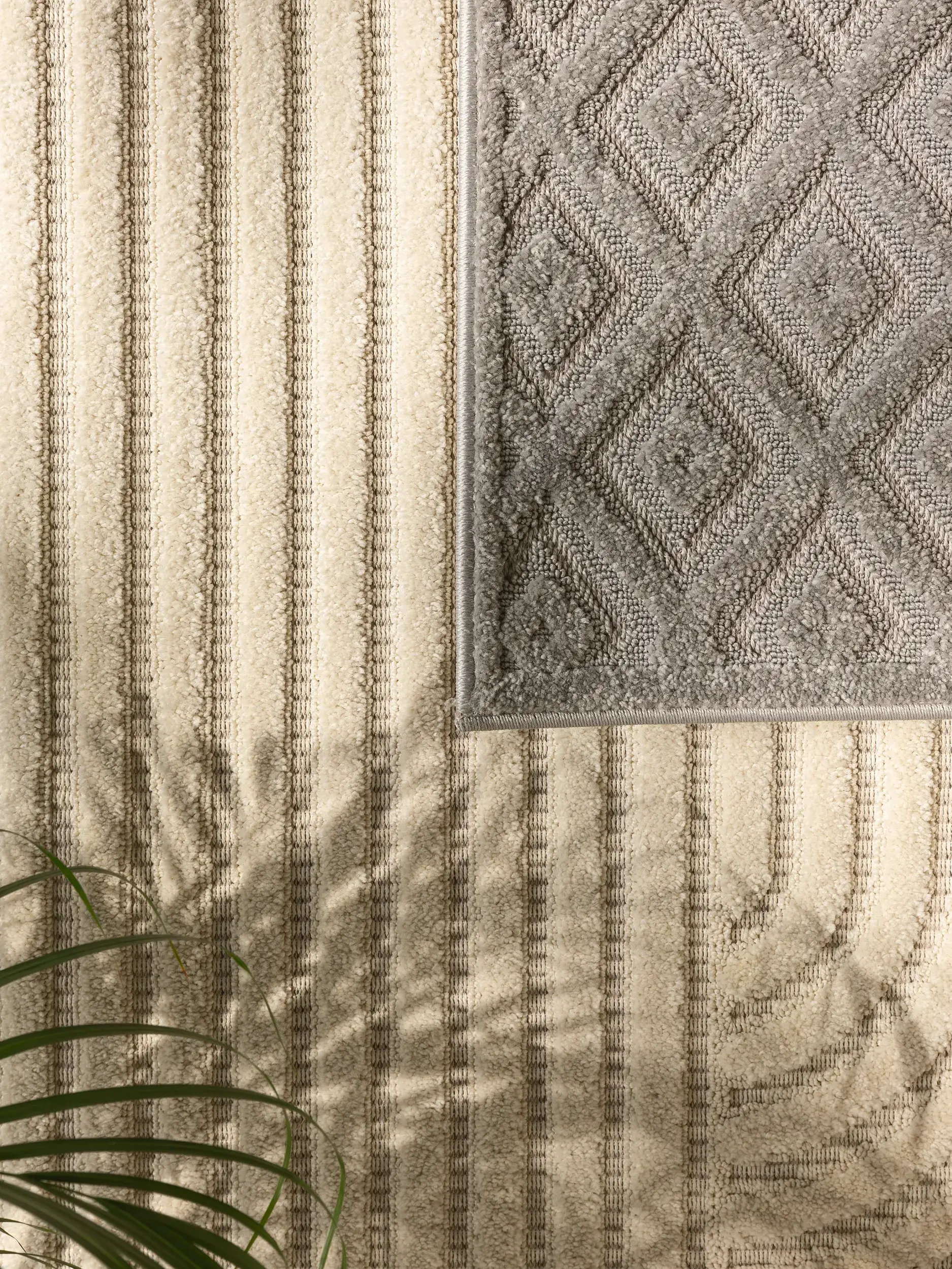 Rug made of 100% Polypropylen in Weiß with a 100% Polypropylen high pile by benuta Basic