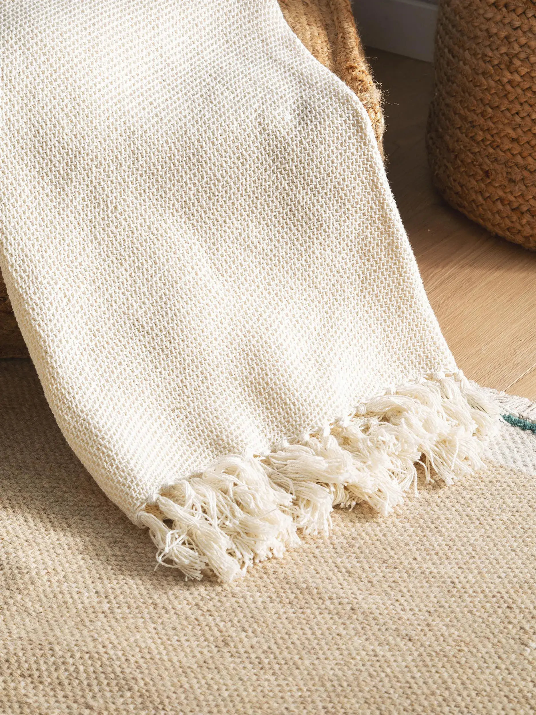 Baumwolldecke Ezra Ivory im Design Einfarbig aus 100% Cotton von benuta Nest