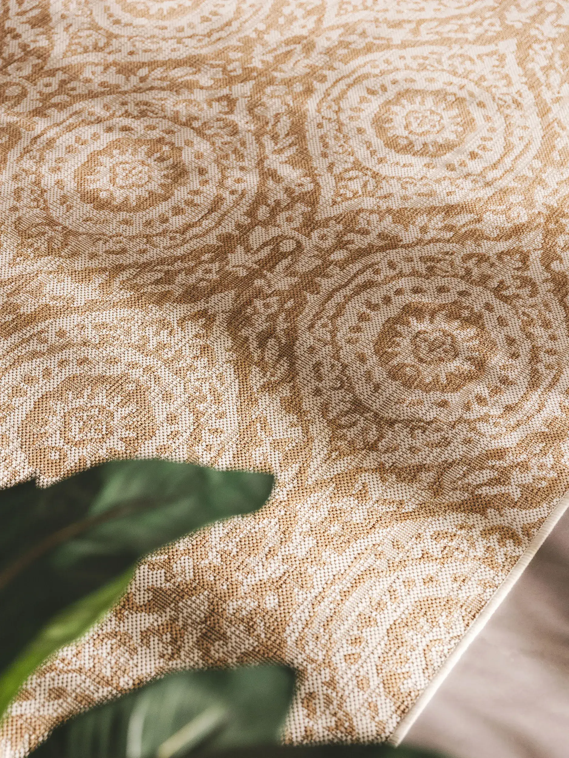 Teppich aus 100% Polypropylen in Beige mit 100% Polypropylen hohem Flor von benuta Nest