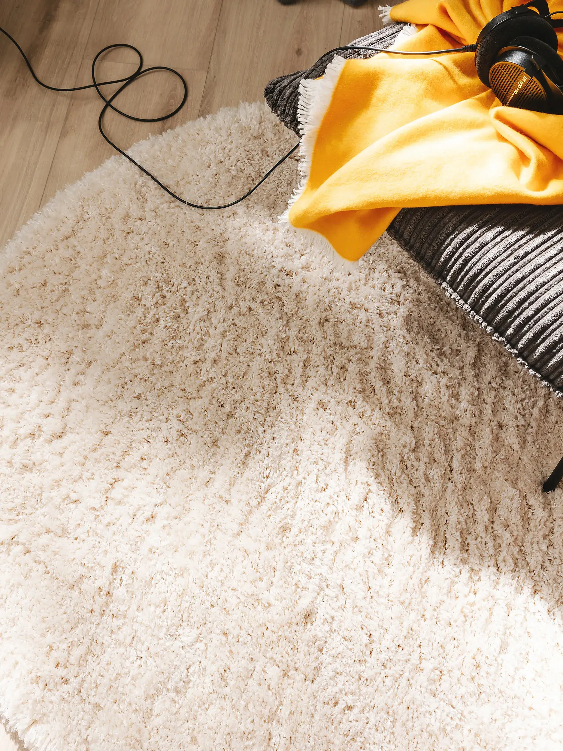 Teppich aus 100% Polypropylen in Beige mit 100% Polypropylen hohem Flor von benuta Pop