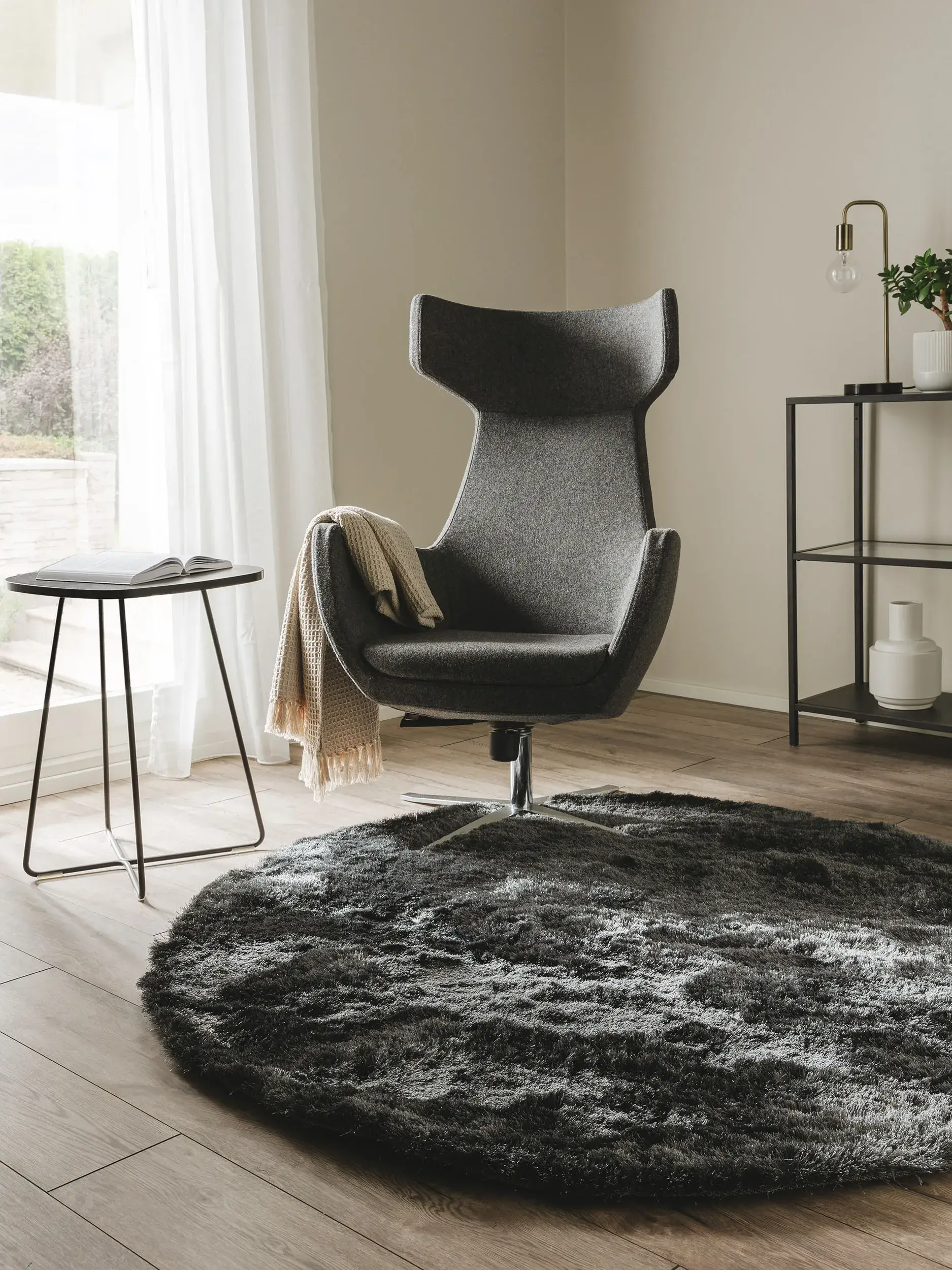 Tappeto di 100% Poliestere in Grigio con pelo alto 100% Poliestere da benuta nest