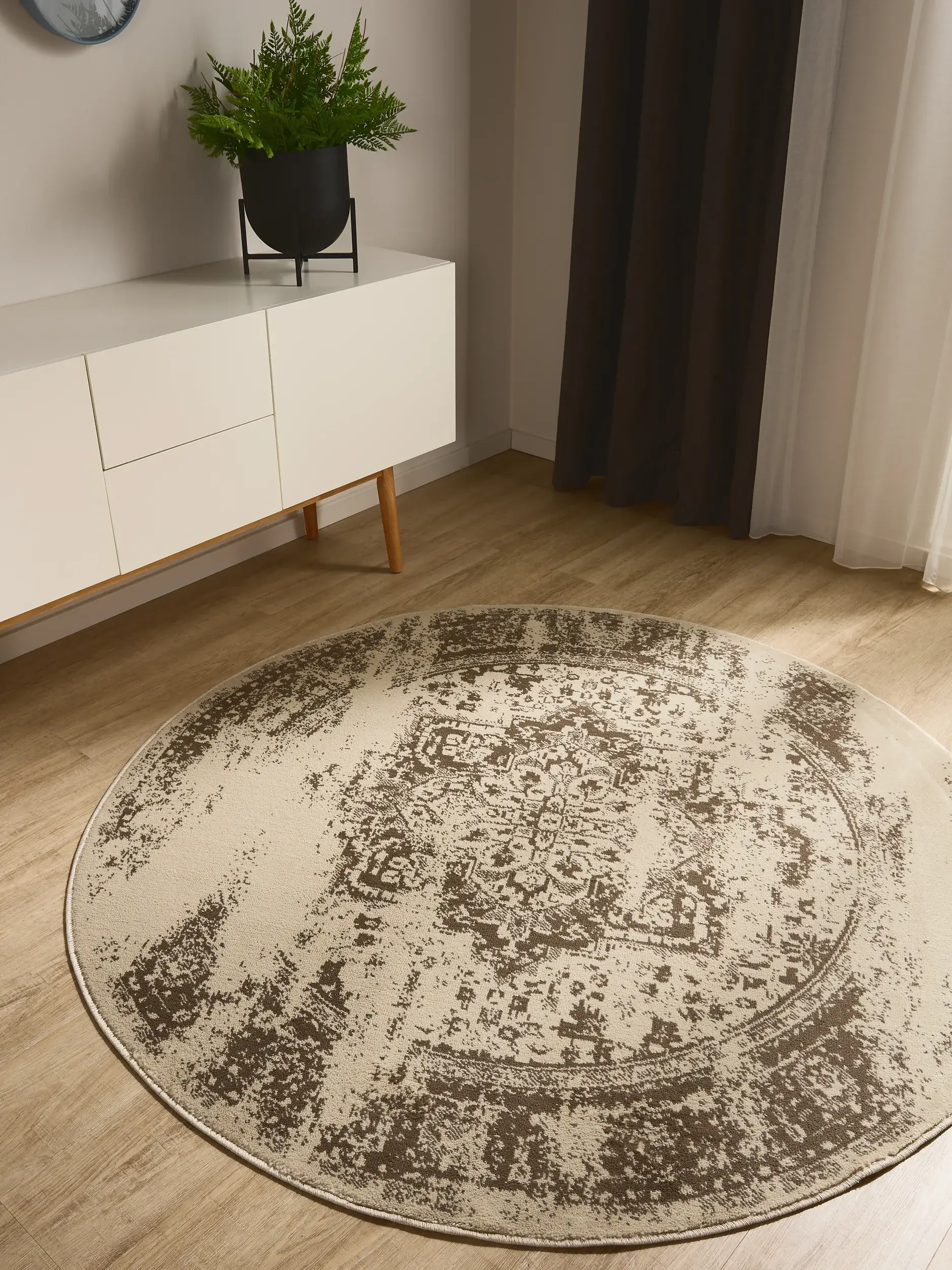 Teppich aus 100% Polypropyleen in Beige mit 100% Polypropyleen hohem Flor von benuta Basic
