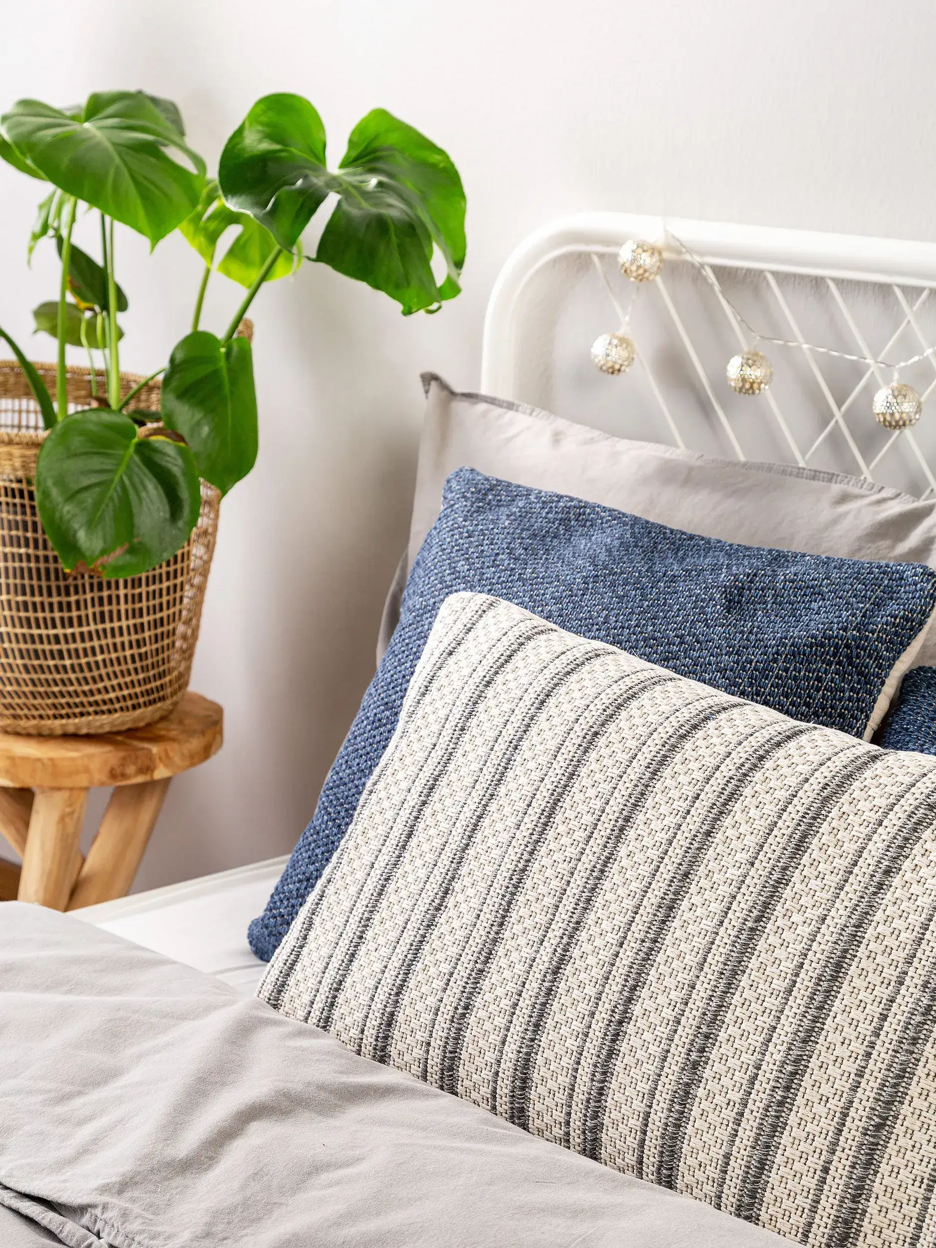 Housse de coussin Santo Anthracite en motif Rayures en 100% Coton de benuta