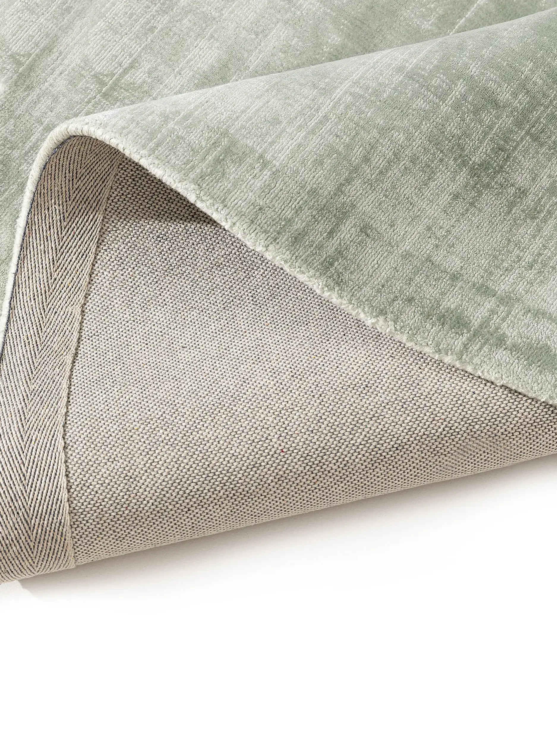 Teppich aus 100% Viskose in Grün mit 100% Viskose hohem Flor von benuta Pure