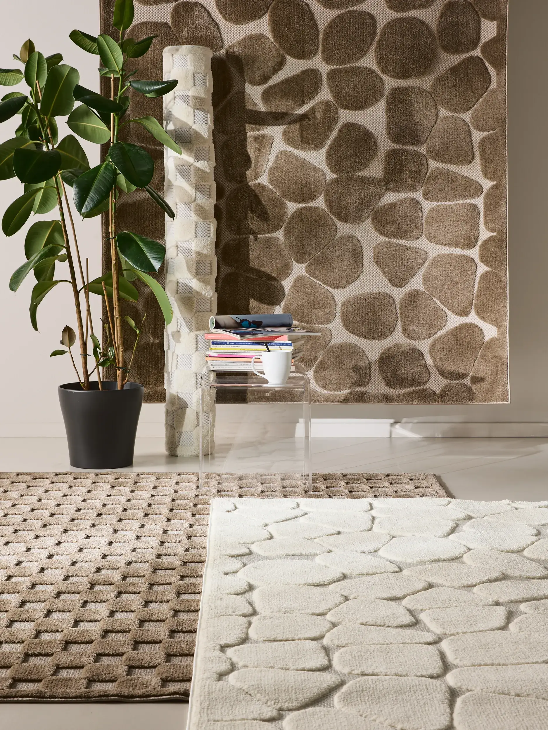 Teppich aus 100% Polyester (Microfiber) in Taupe mit 100% Polyester (Microfiber) hohem Flor von benuta Pop