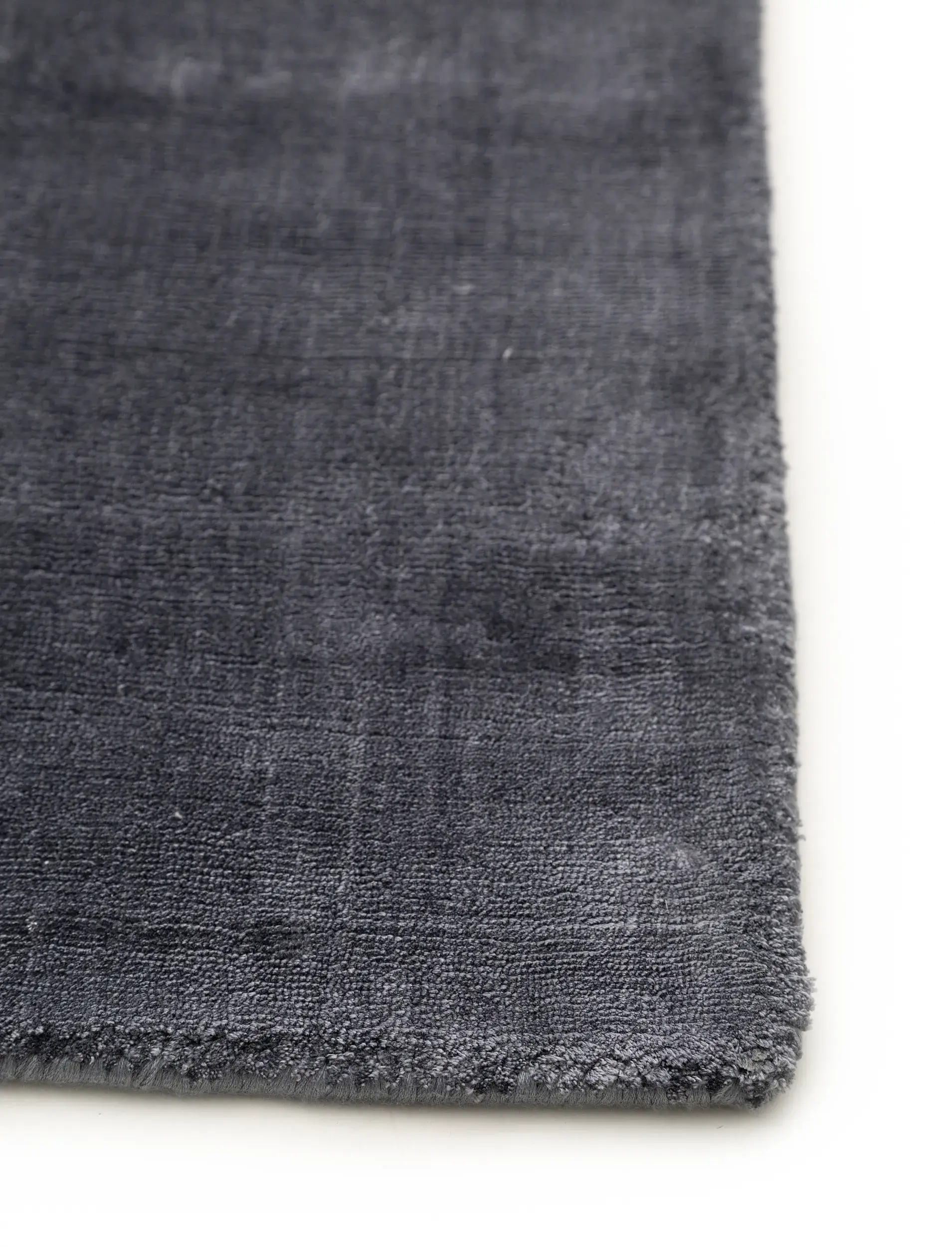 Vloerkleed Nela van 100% Viscose in Grijs van benuta pure