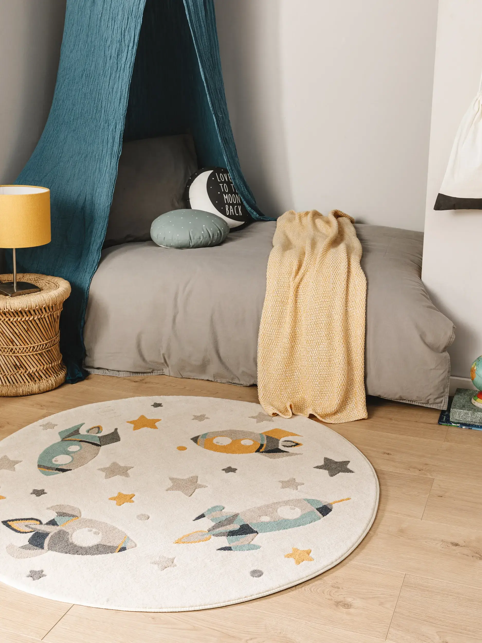 Rug made of 100% Polypropylen in Beige with a 100% Polypropylen high pile by Lytte