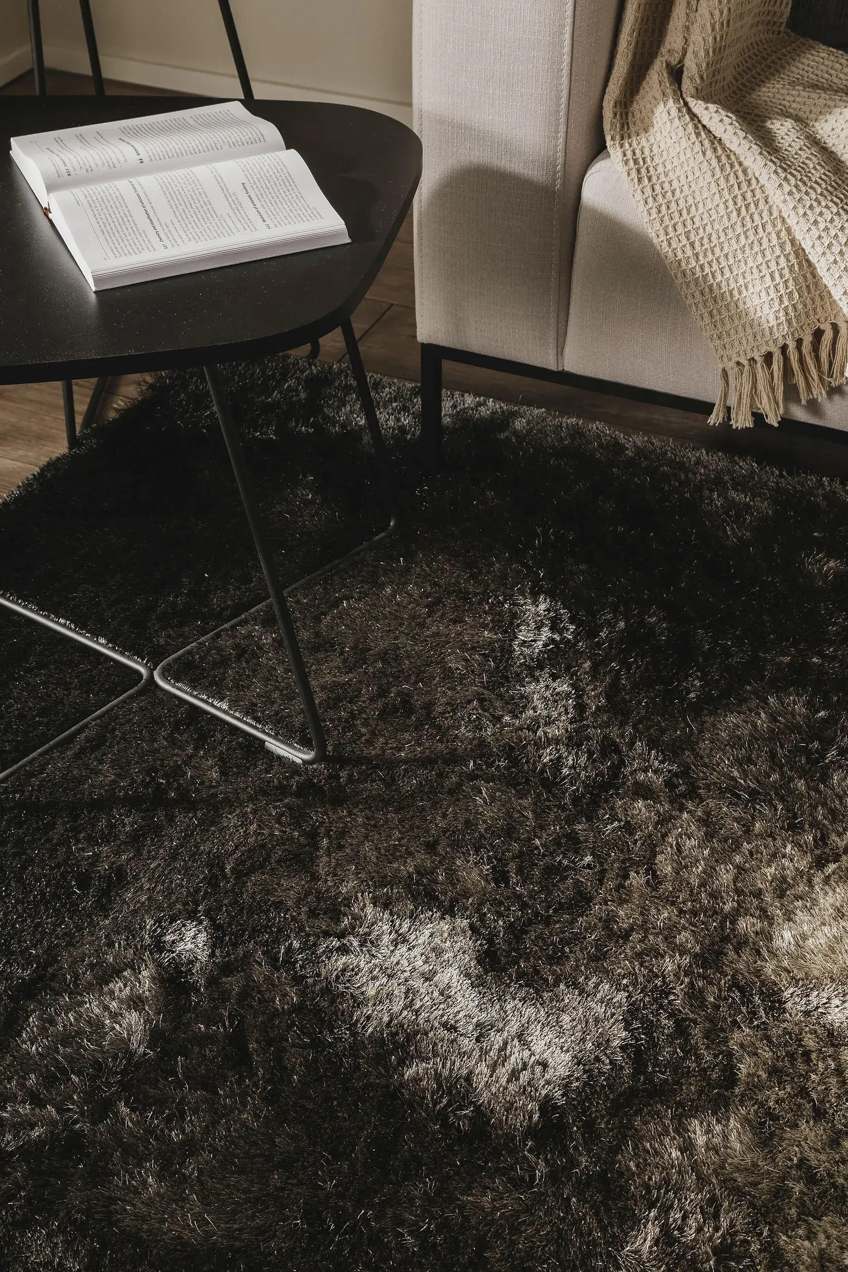Teppich aus 100% Polyester in Grau mit 100% Polyester hohem Flor von benuta Nest