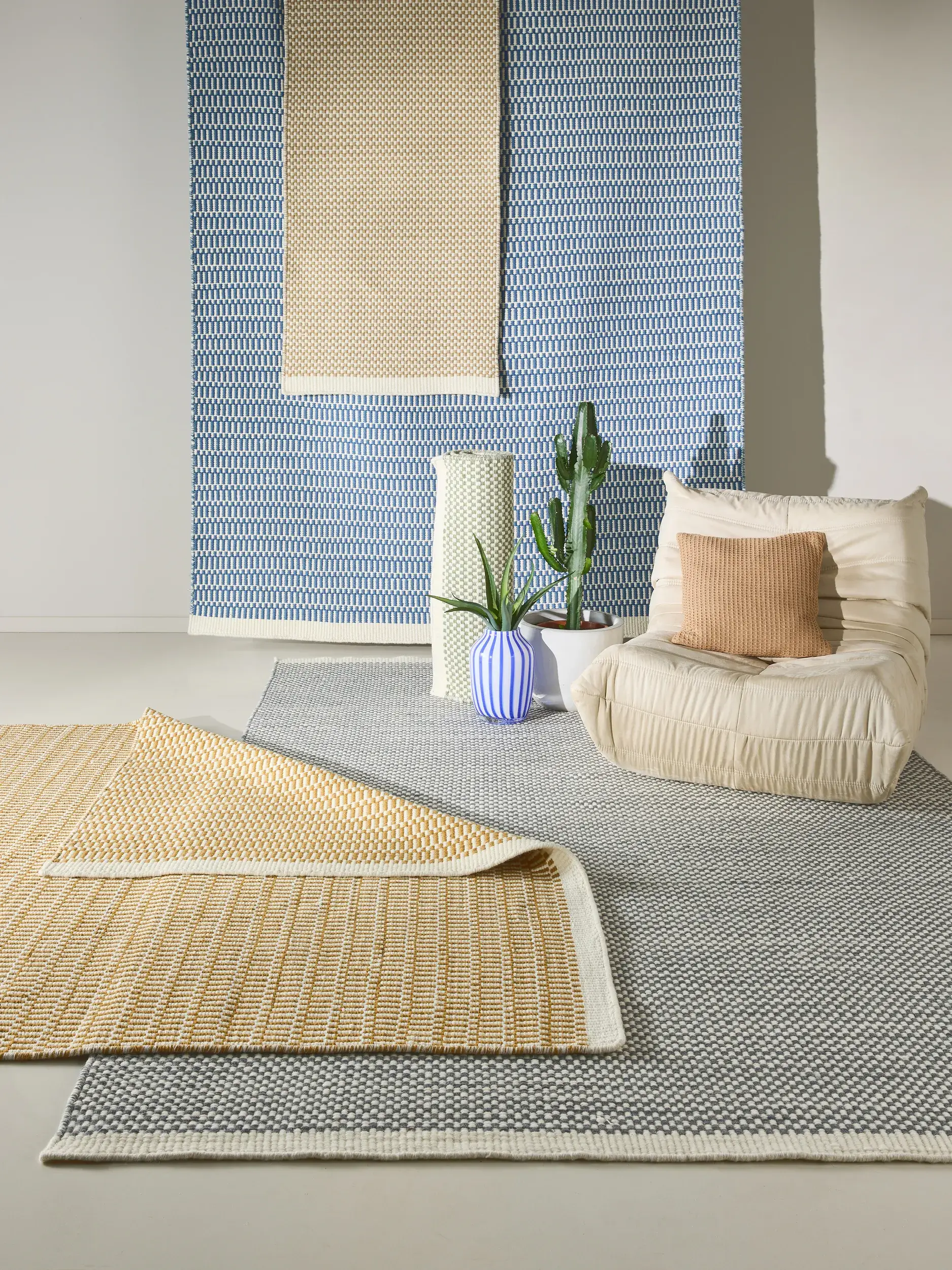 Teppich aus 100% Wolle (aus Neuseeland) in Blau mit 100% Wolle (aus Neuseeland) hohem Flor von benuta Pure